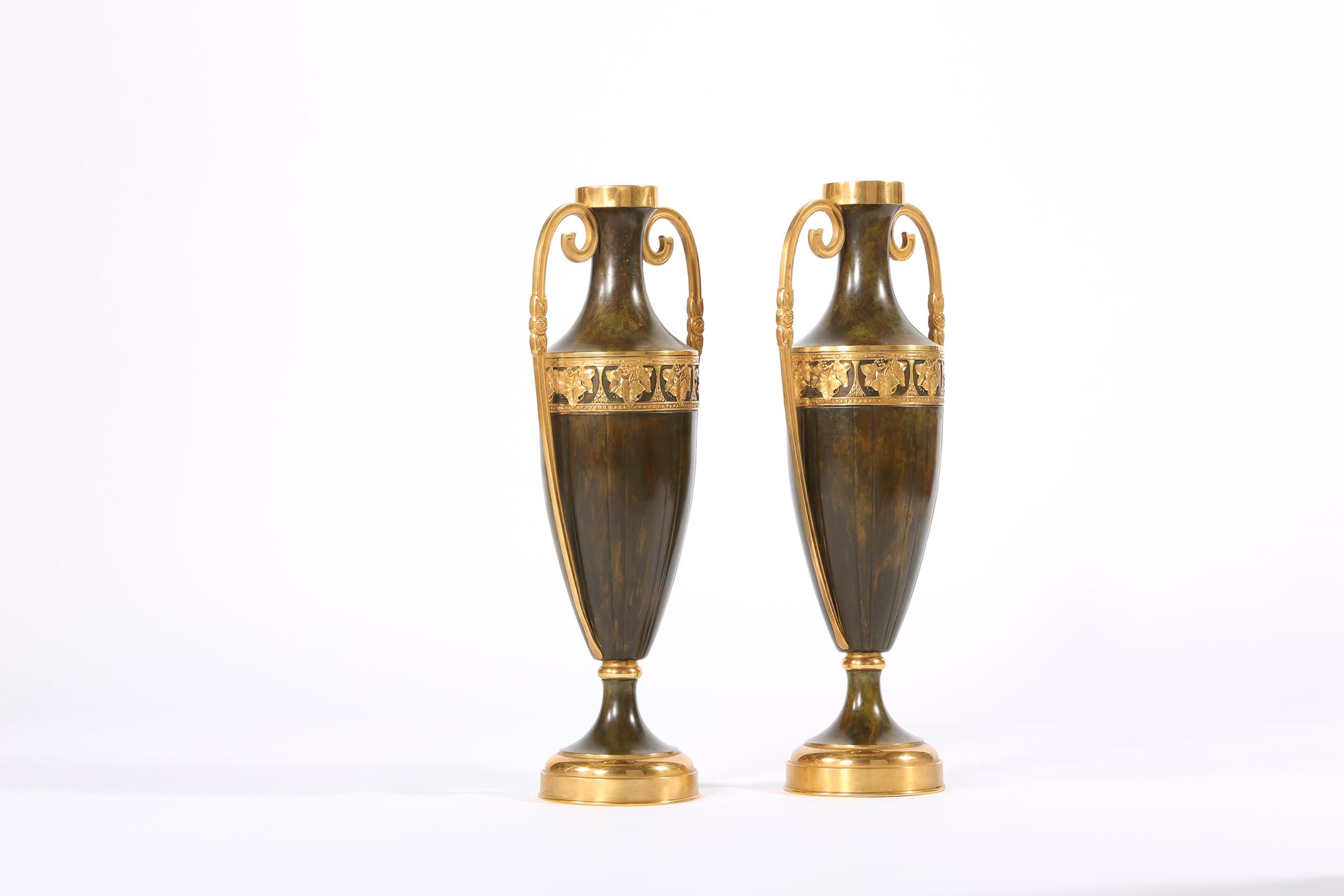Paar große Vasen aus patinierter Bronze des frühen 20. Jahrhunderts / Stück (Europäisch) im Angebot