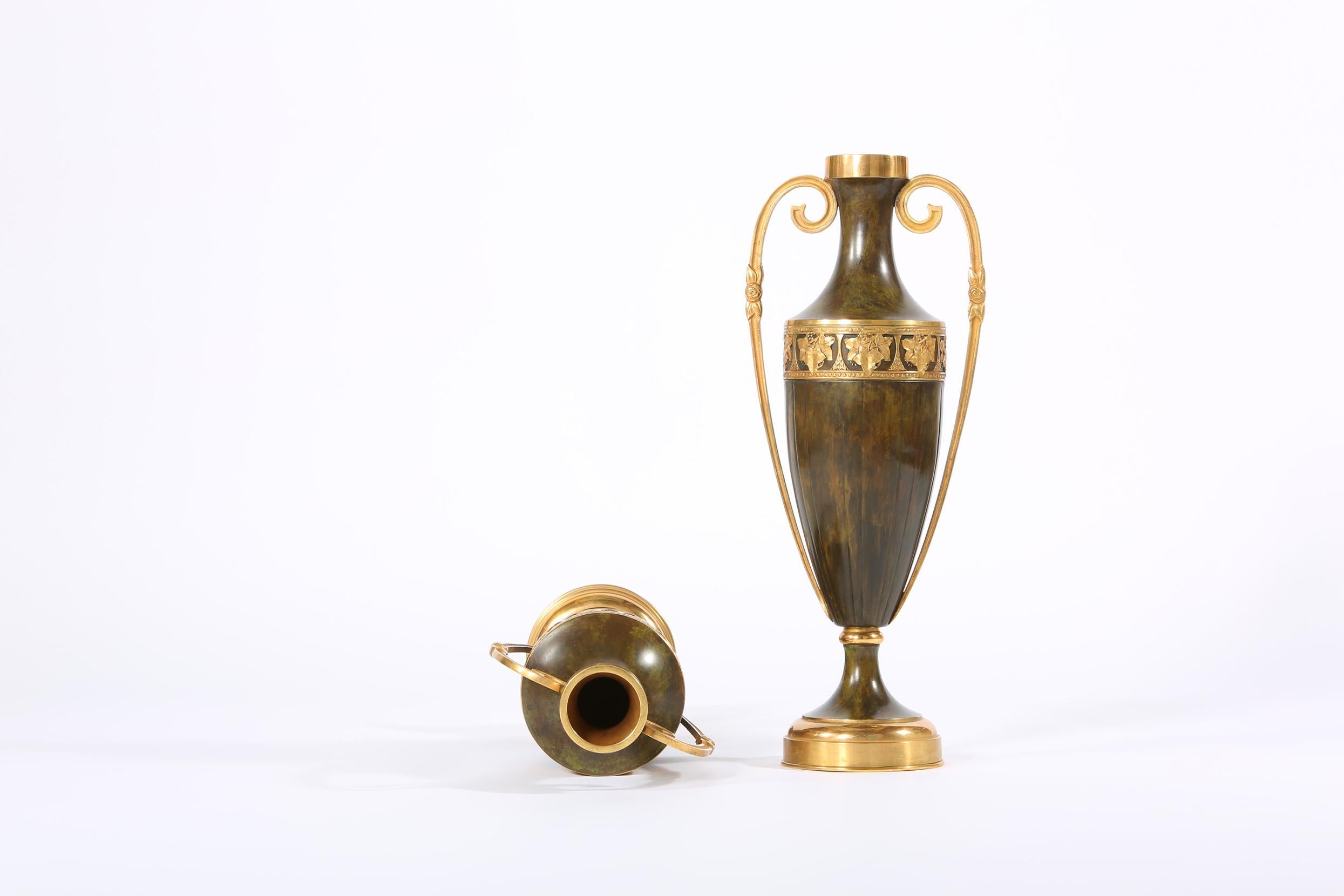 Paar große Vasen aus patinierter Bronze des frühen 20. Jahrhunderts / Stück im Angebot 1