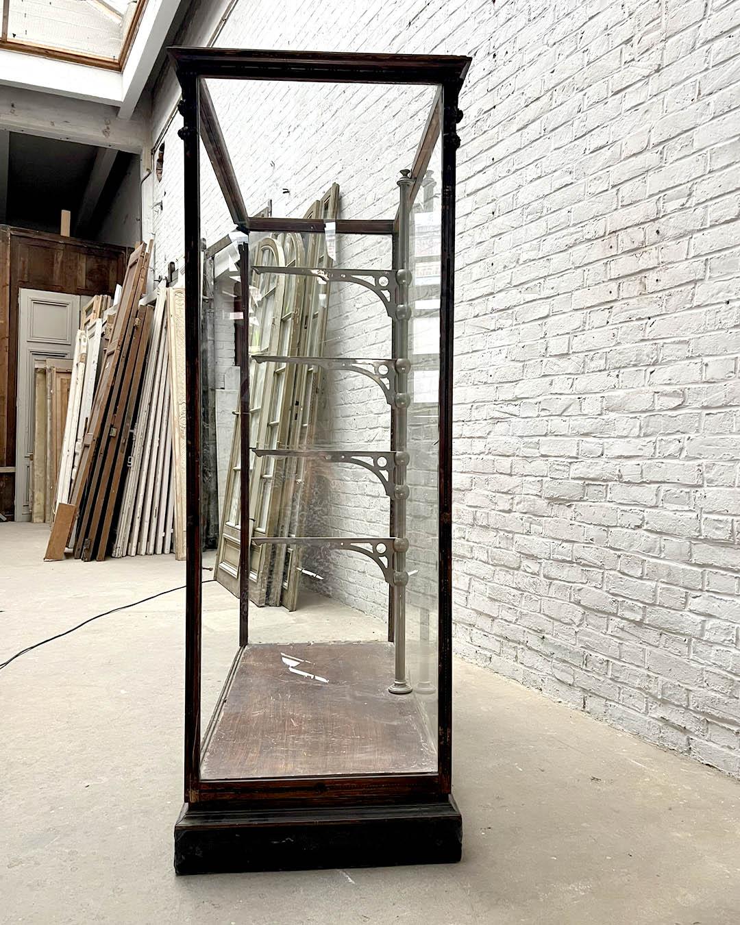 Early 20th Century Palermitan Display Cabinet / Vitrine For Sale 5