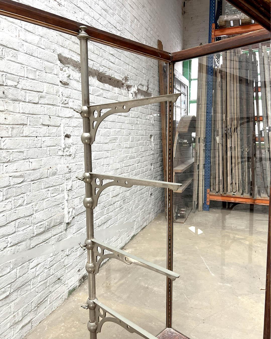 Early 20th Century Palermitan Display Cabinet / Vitrine For Sale 2