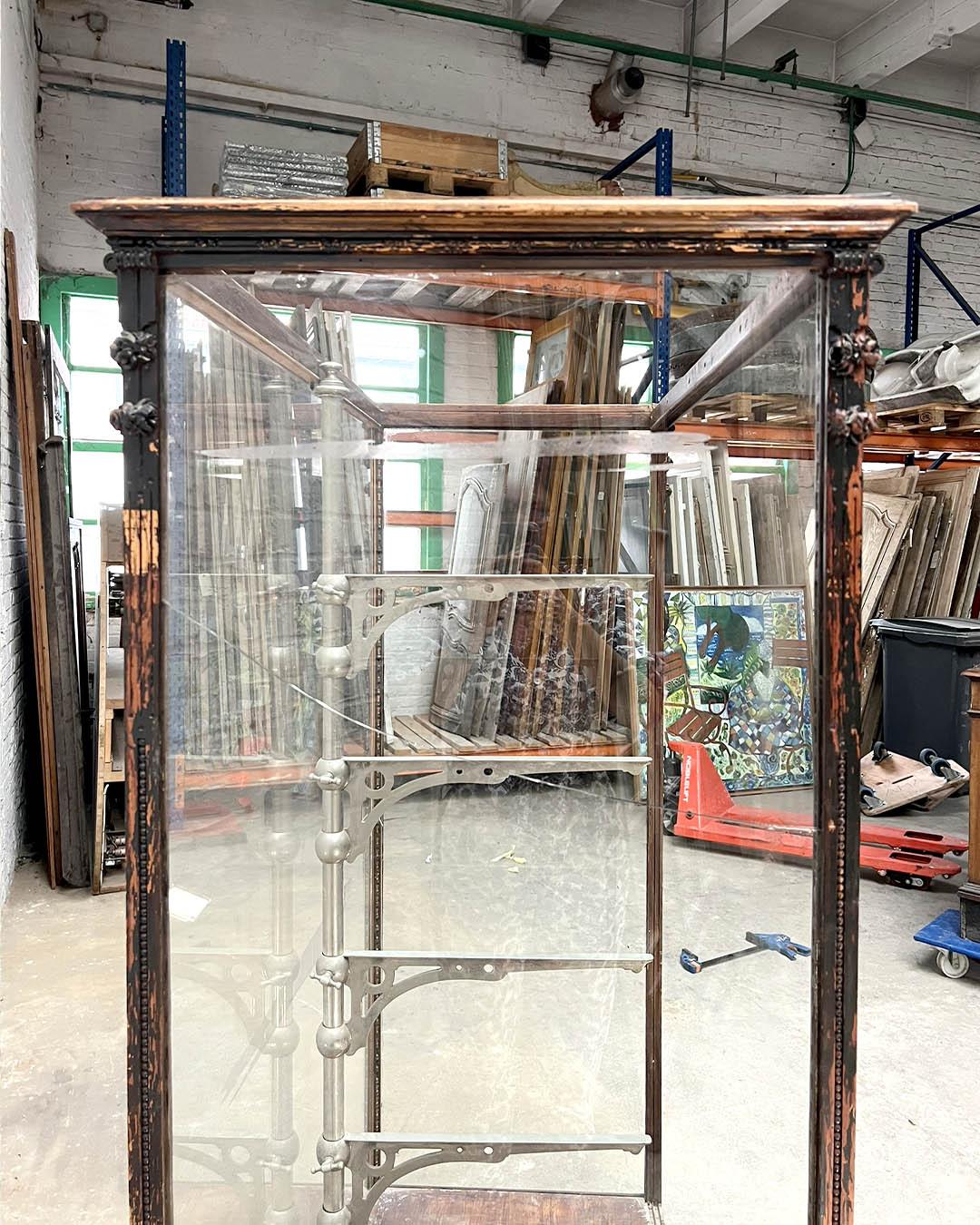 Early 20th Century Palermitan Display Cabinet / Vitrine For Sale 4