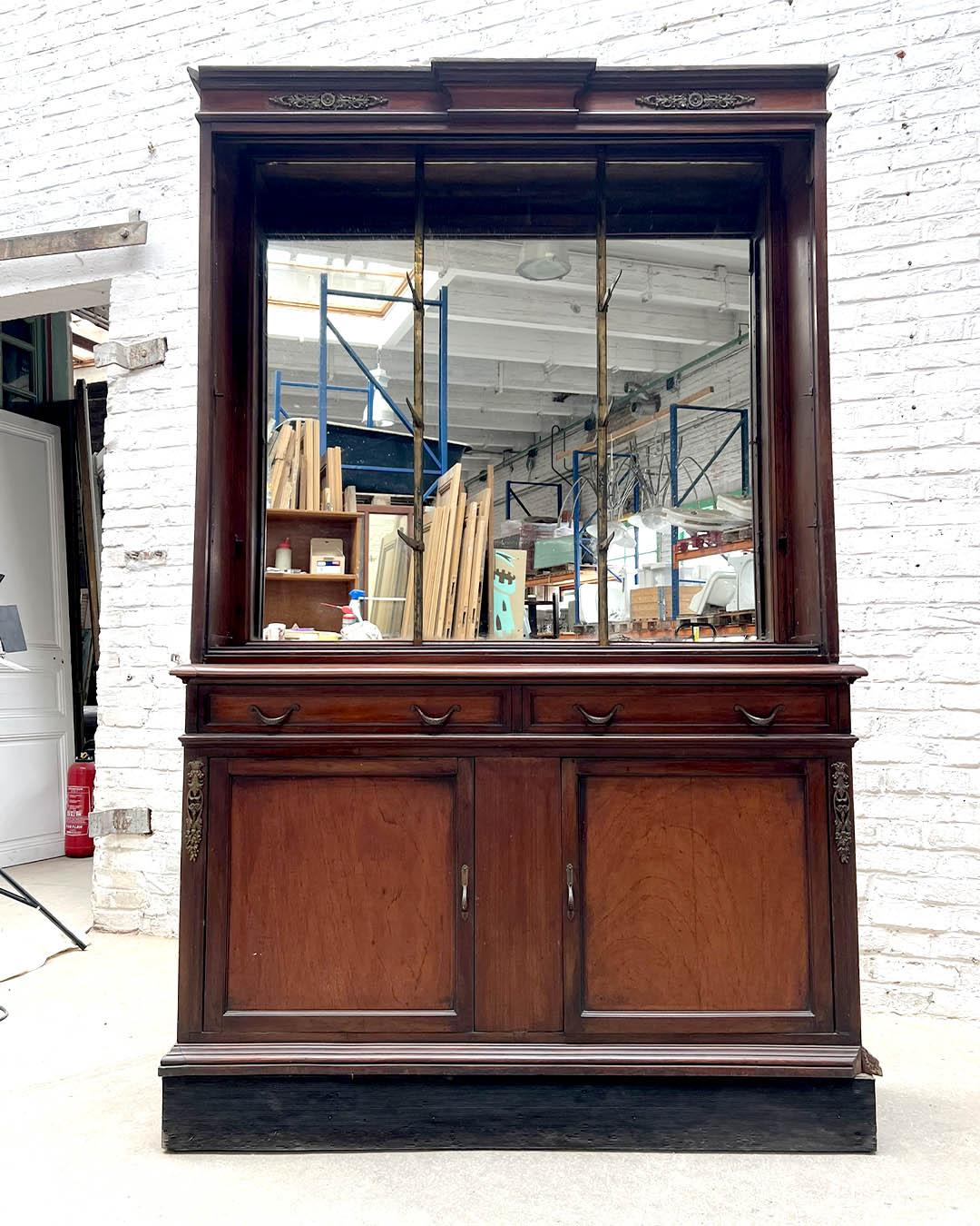 Early 20th Century Palermitan Empire-Style Vitrine / Display Cabinet For Sale 3