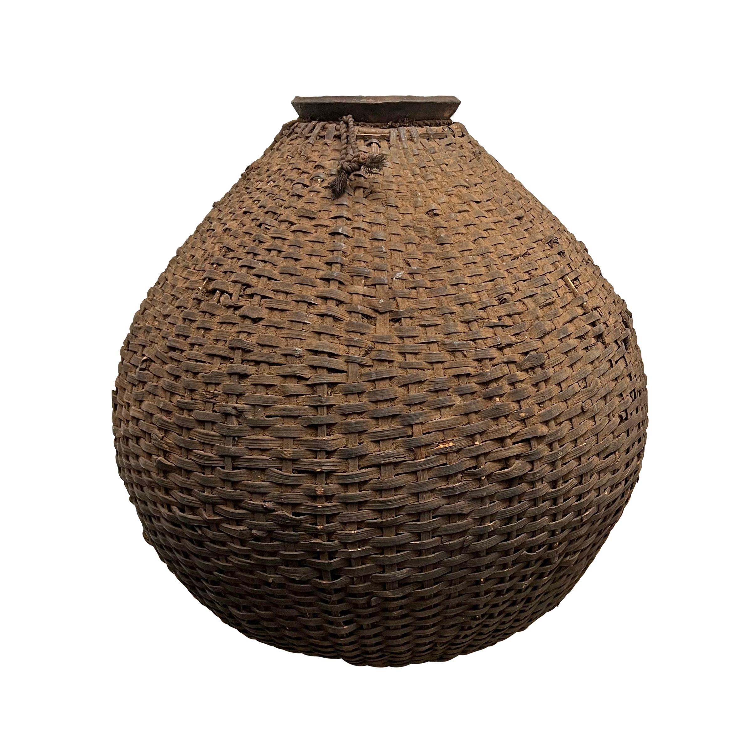 Tribal Vase à vin en palme du début du 20e siècle en vente