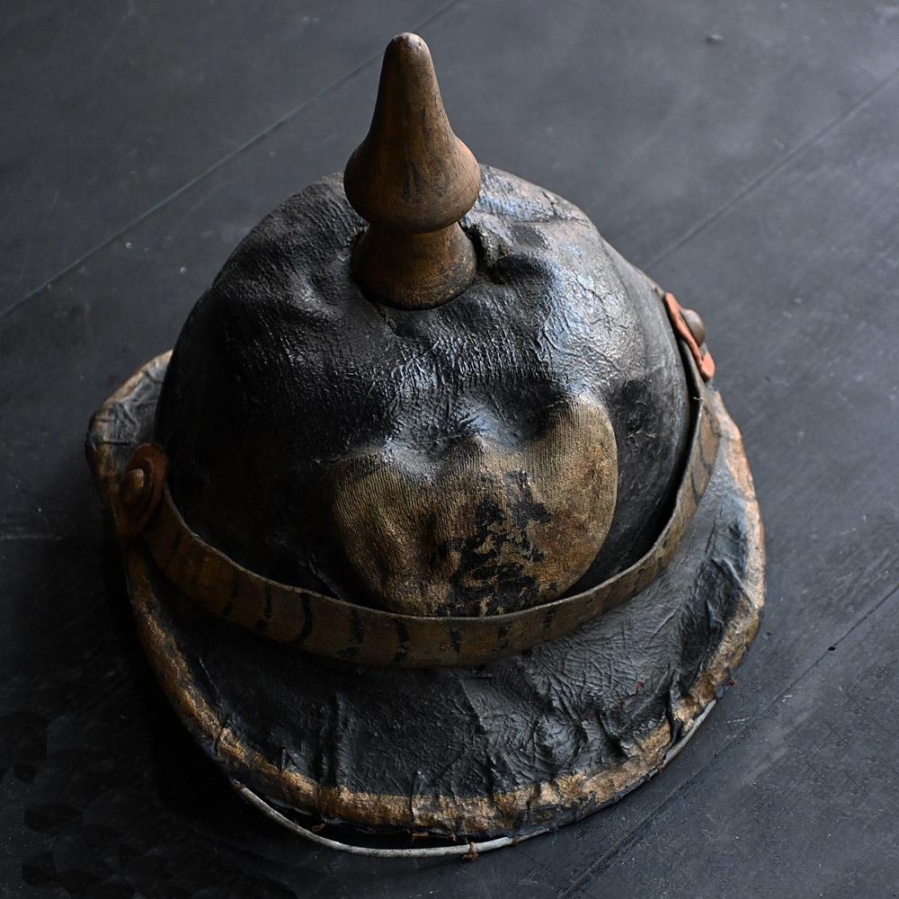 Papier Masque de carnaval en papier mâché d'un soldat allemand du début du 20e siècle en vente