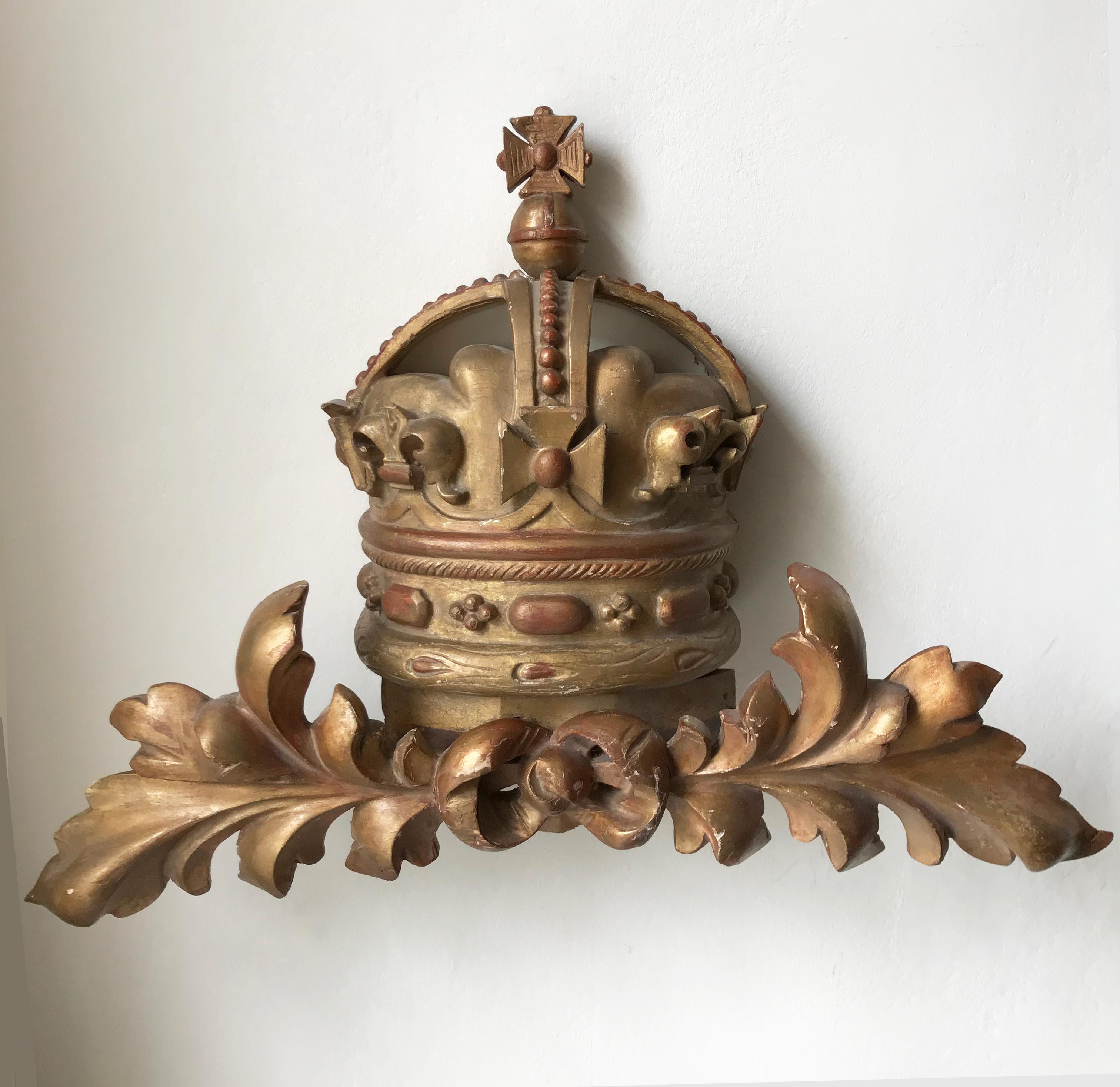 A very decorative carved pine parcel gilt grown. Most probably from a larger armorial.

In very nice condition with excellent detailing, retaining the majority of its original finish.

The King's crown points to it being from the reign of Edward