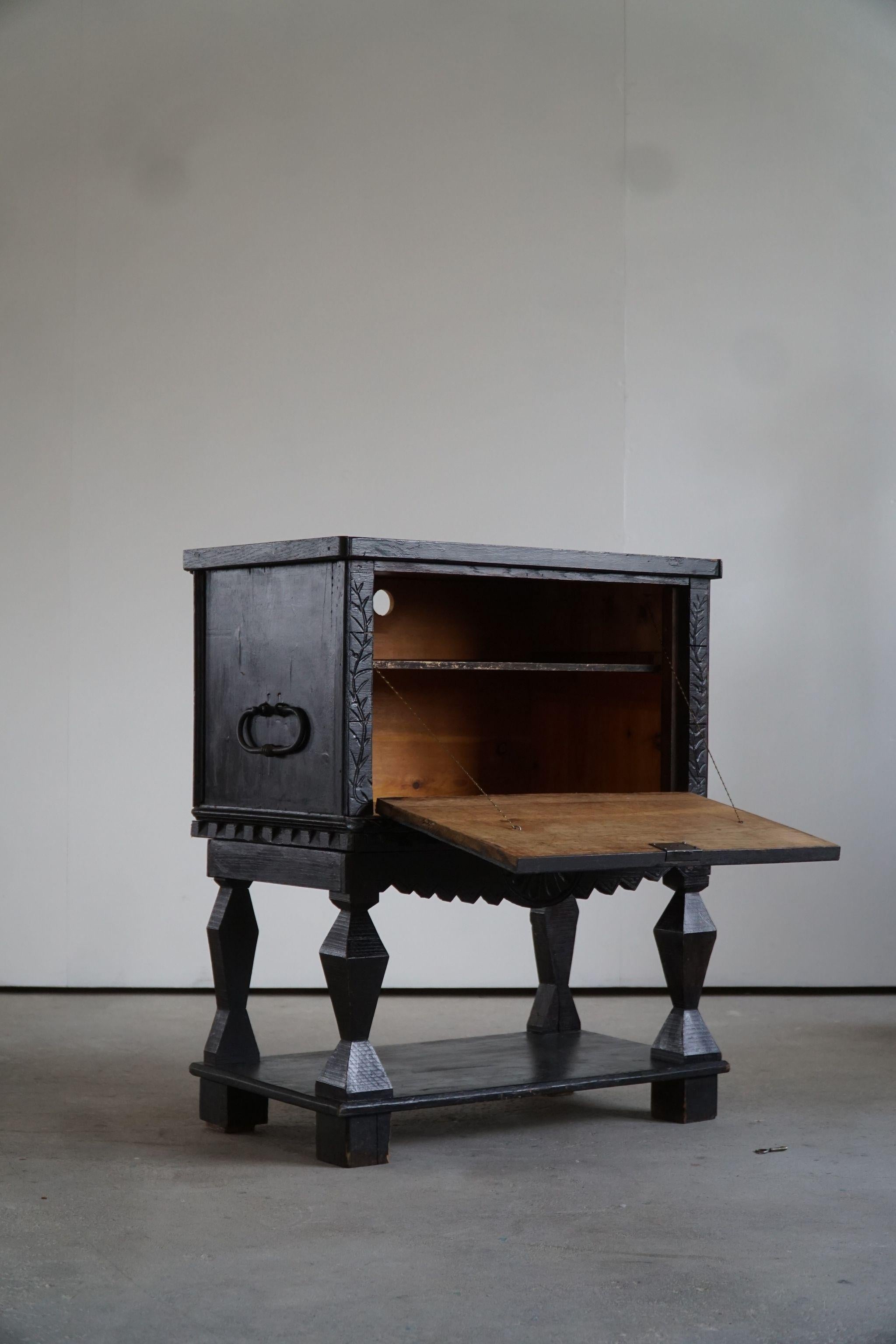 Early 20th Century Patinated Wabi Sabi Style Oak Chest, by a Danish Cabinetmaker 3