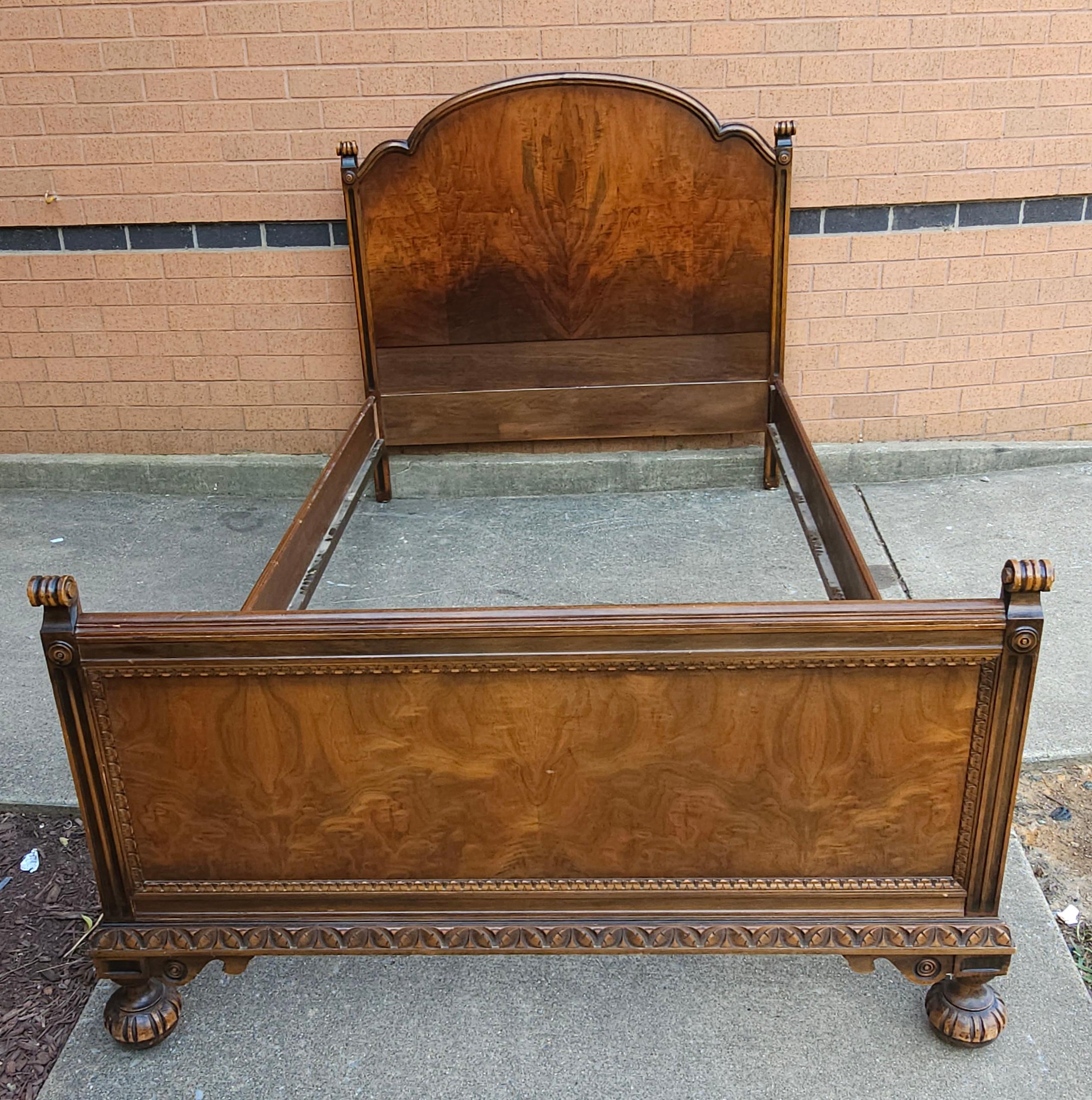 Anfang des 20. Jahrhunderts Payne Furniture William & Mary Burl Walnuss Dreiviertel Bett (William und Mary) im Angebot