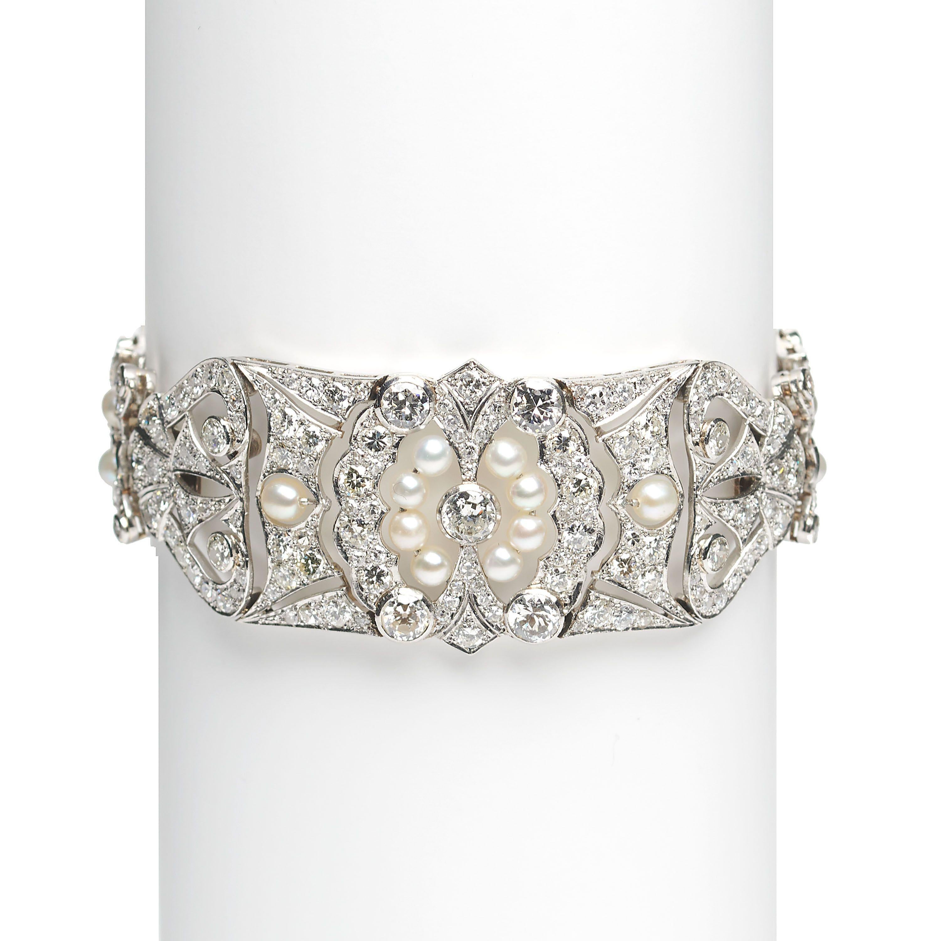 Art Deco Early 20th Century Pearl, Diamond And Platinum Bracelet, Circa 1920, 8.90 Carats For Sale
