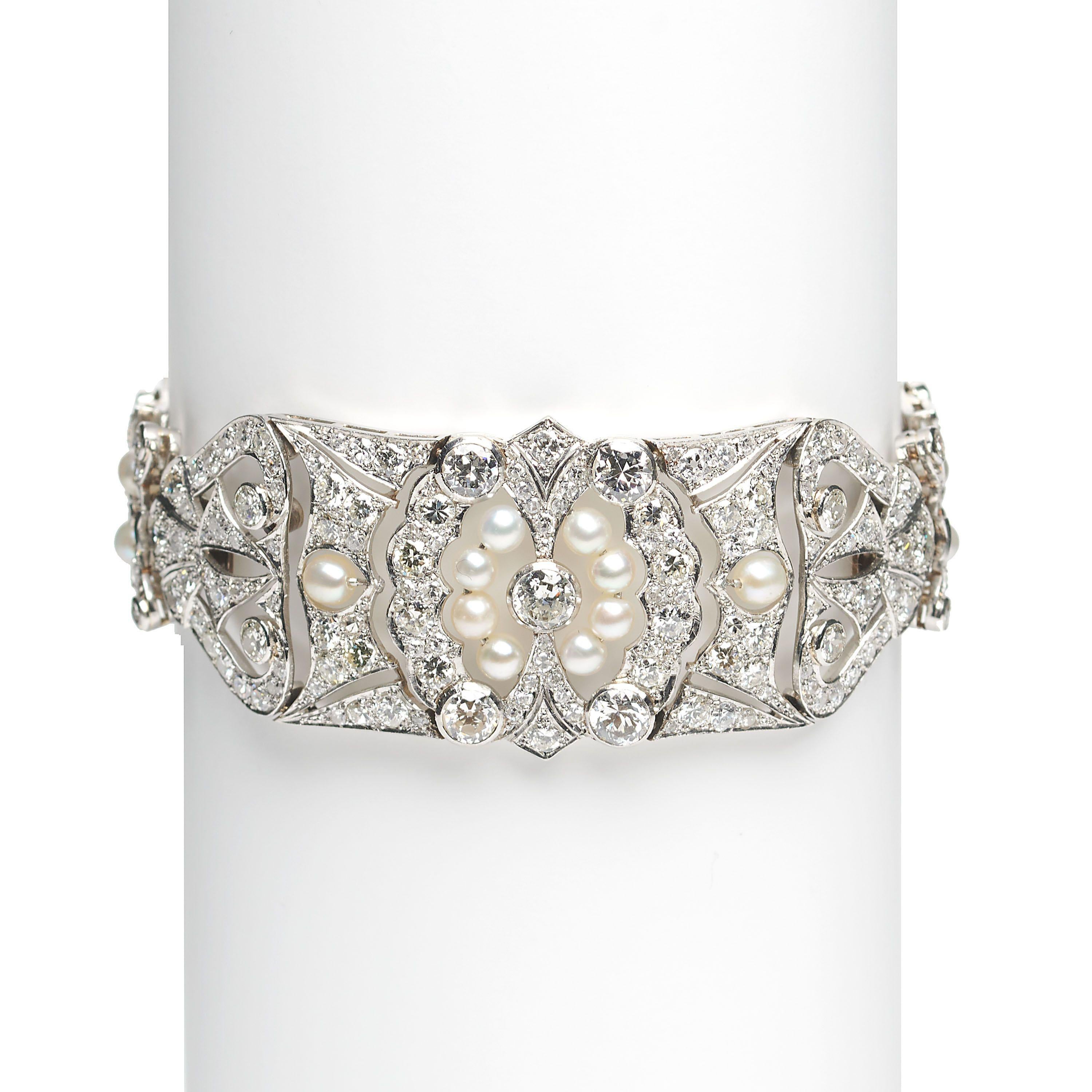 Art déco Bracelet en perles, diamants et platine du début du 20e siècle, Circa 1920, 8,90 carats en vente