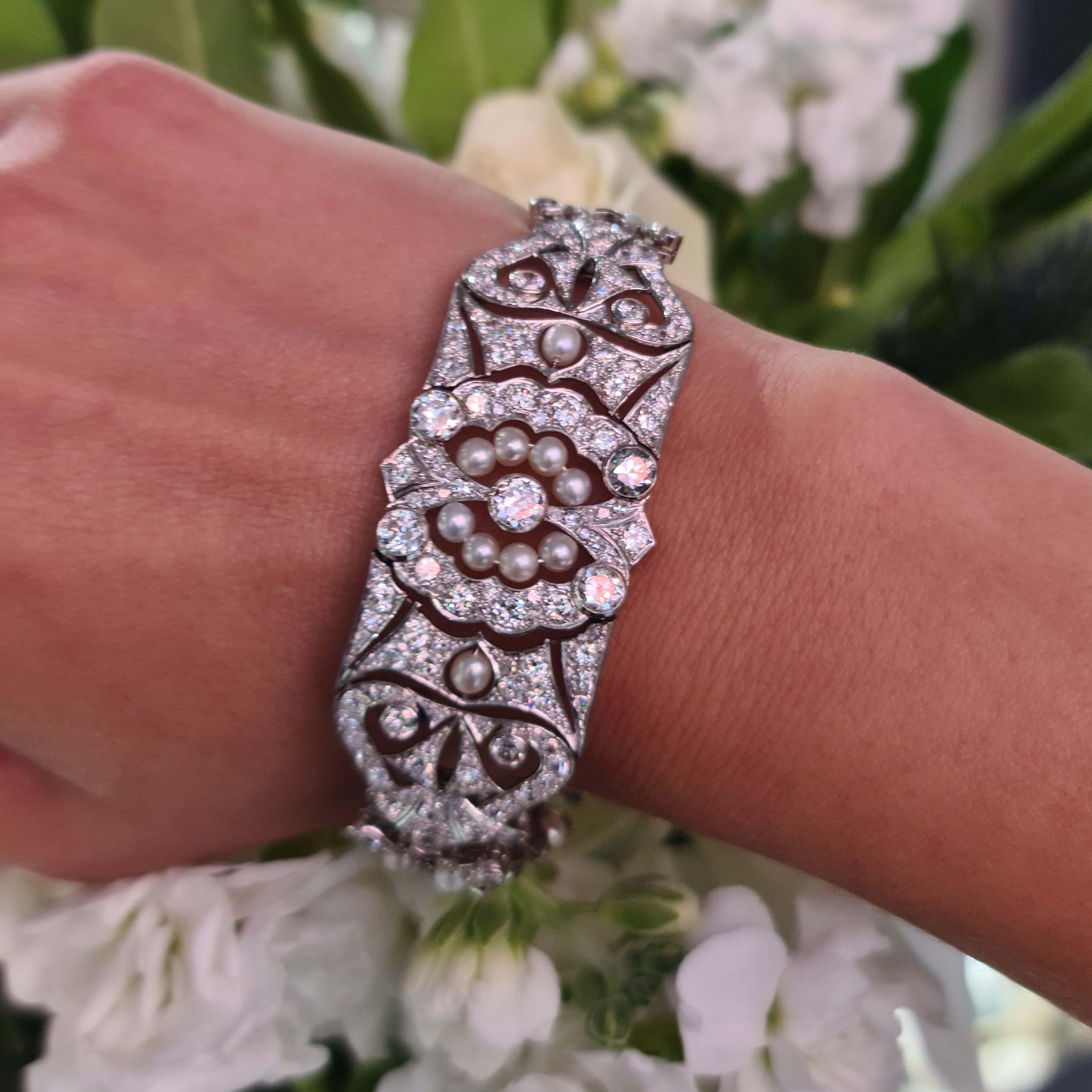 Taille brillant Bracelet en perles, diamants et platine du début du 20e siècle, Circa 1920, 8,90 carats en vente