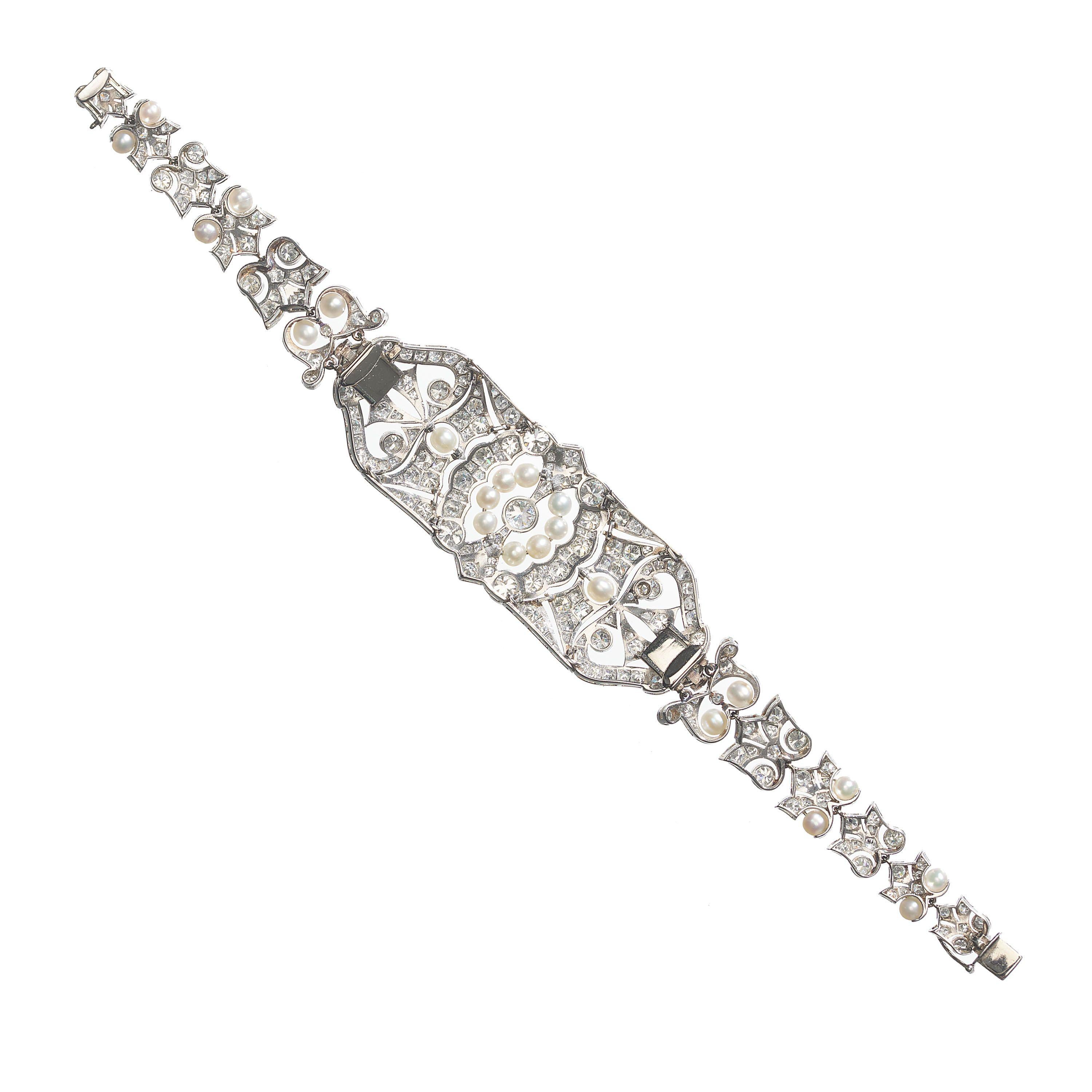 Bracelet en perles, diamants et platine du début du 20e siècle, Circa 1920, 8,90 carats Bon état - En vente à London, GB
