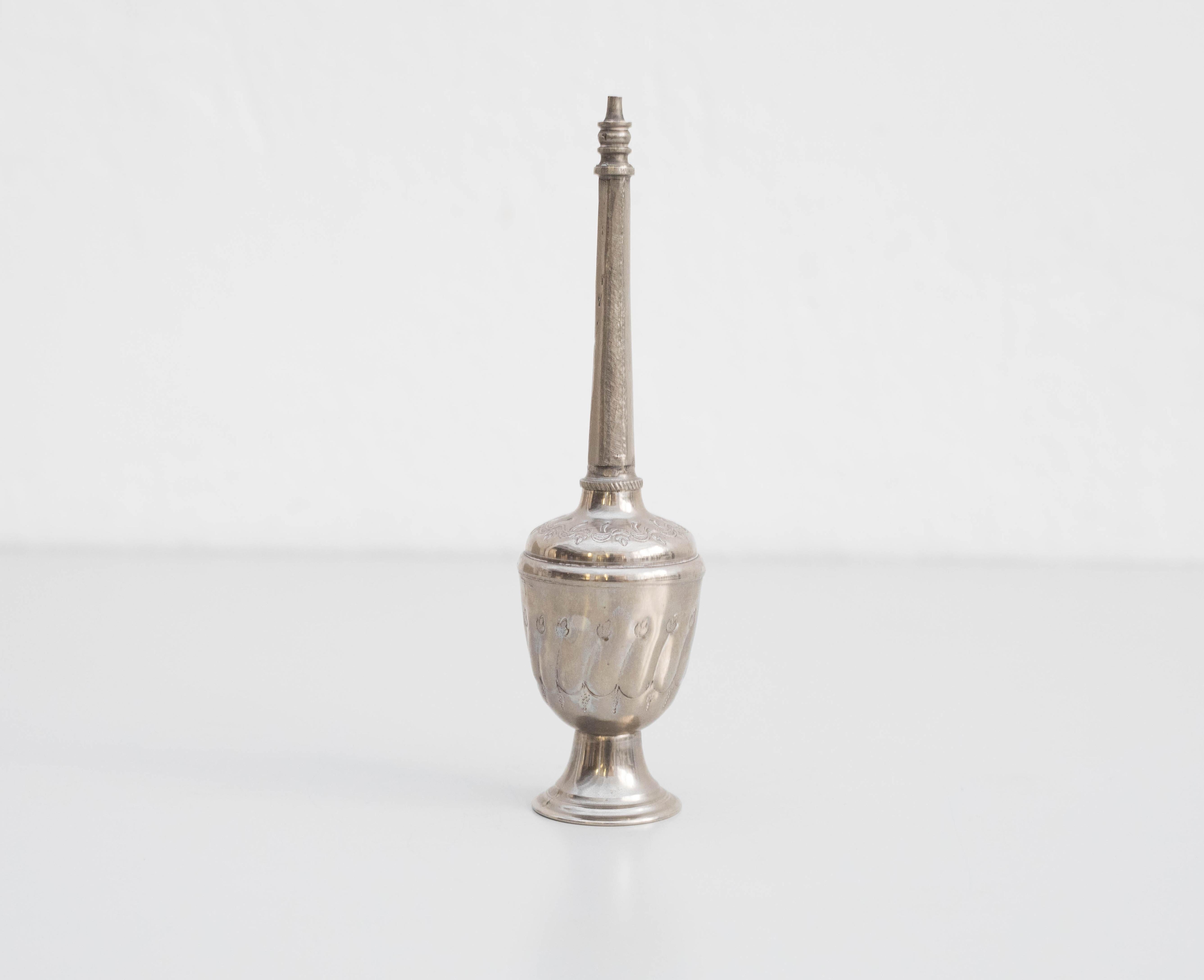 Early 20th century Perfume Bottle.
Manufactured in Arabia.
In original condition, with minor wear consistent with age and use, preserving a beautiful patina.
Material and color:
metal
Dimensions
D6 cm x H 21.5 cm.
