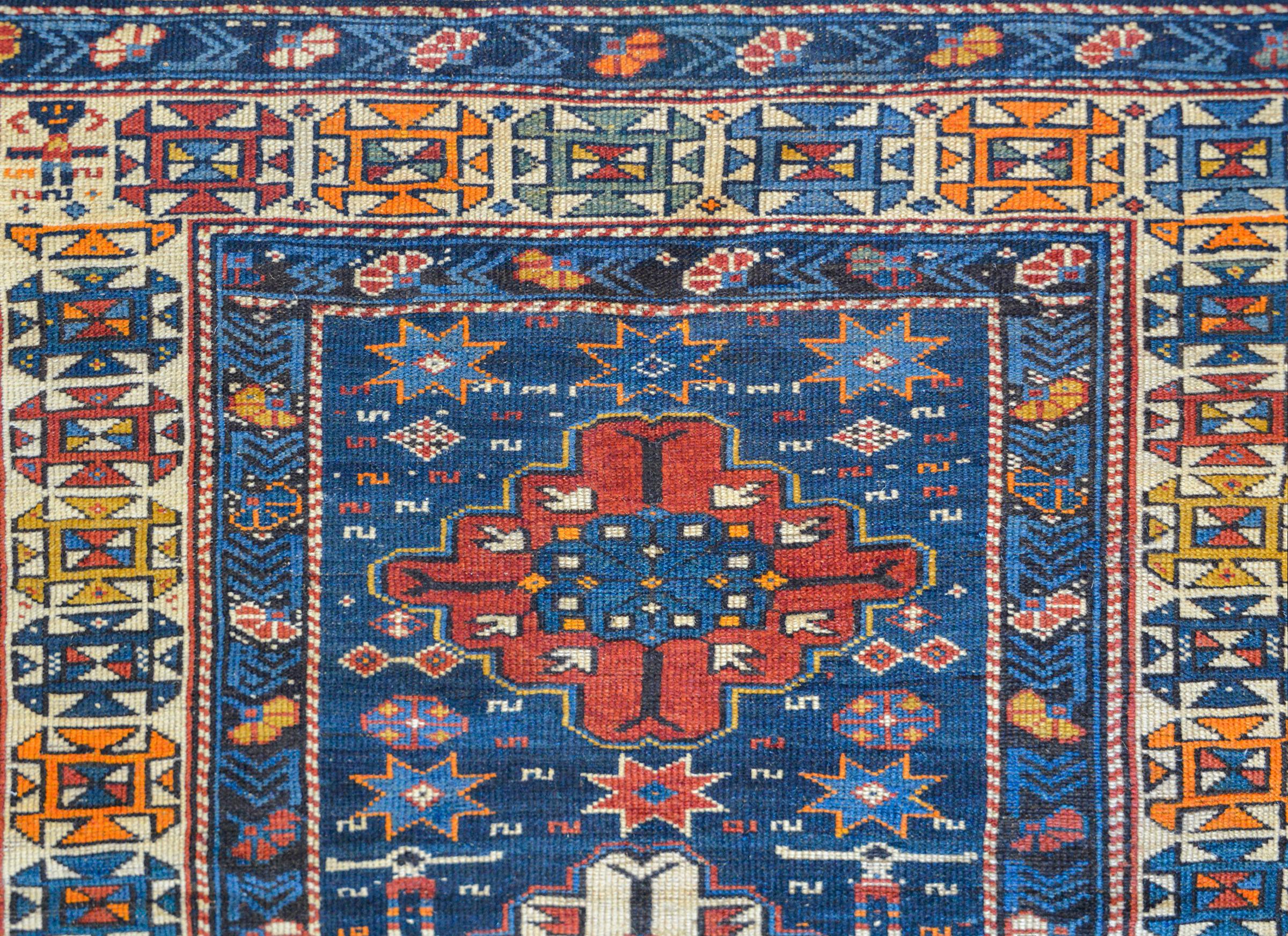 Schirwan-Teppich:: frühes 20. Jahrhundert (Pflanzlich gefärbt) im Angebot