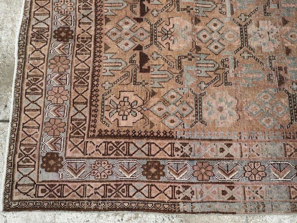 Early 20th Century Persian Afshar Accent Rug Anudado a mano en venta