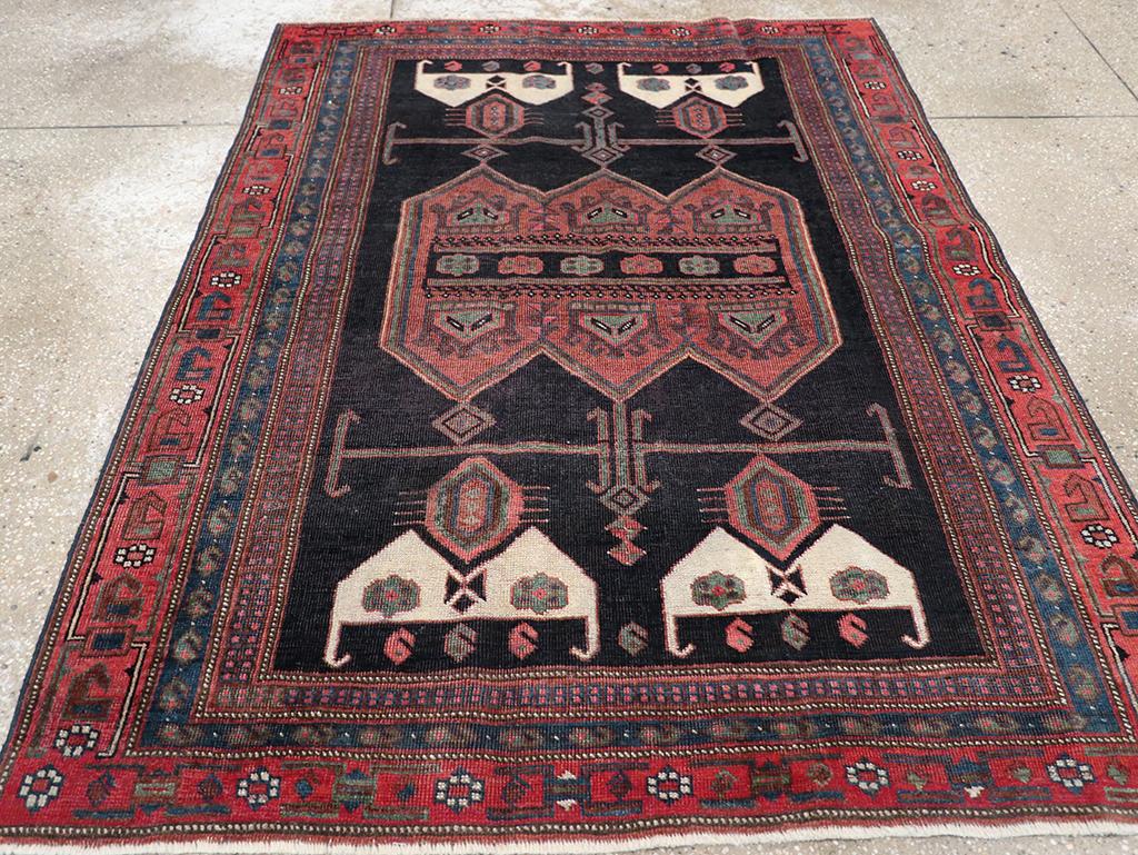 Tapis d'appoint persan Afshar du début du XXe siècle Excellent état - En vente à New York, NY