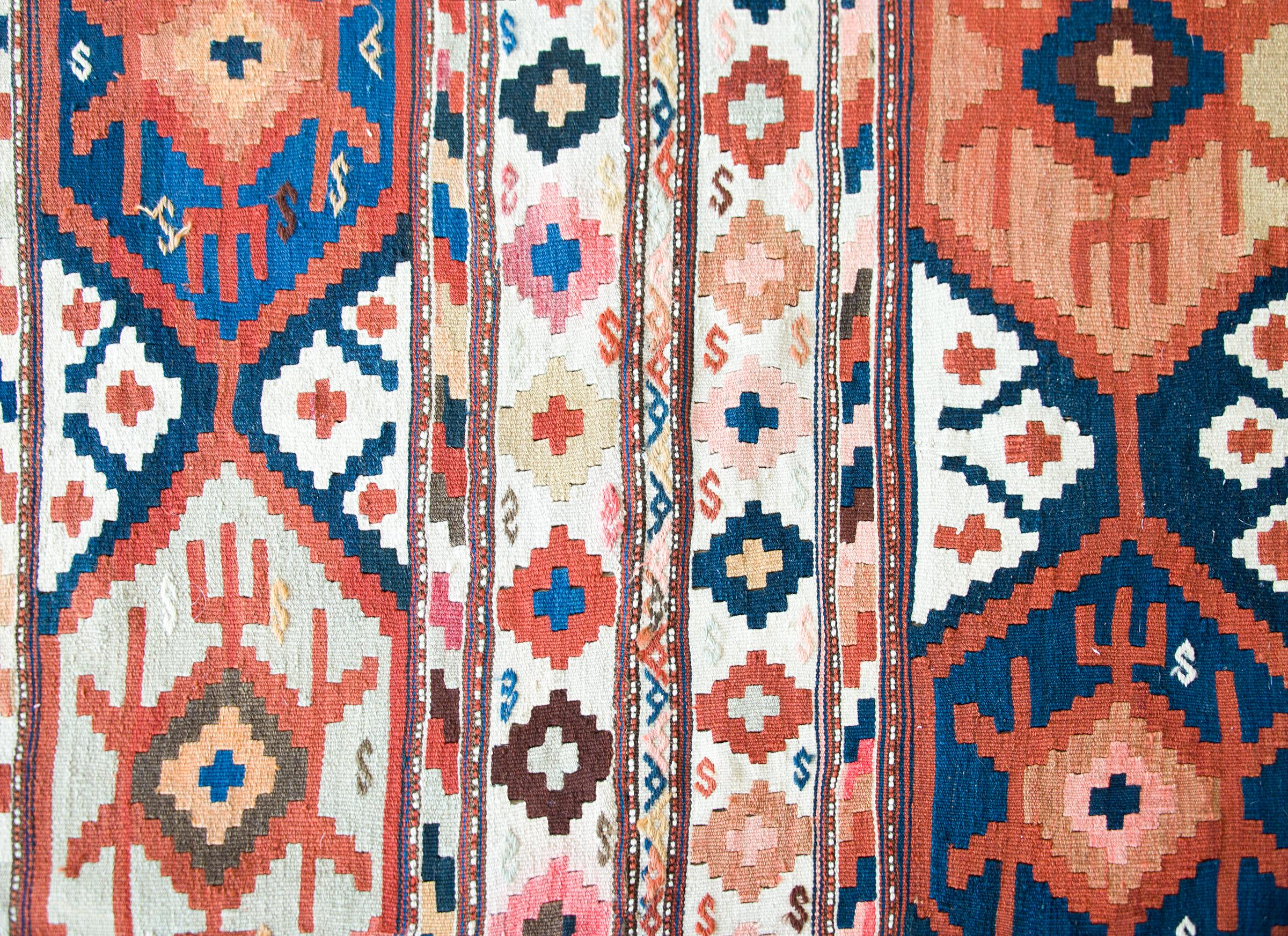 Persischer Azari-Kelim-Teppich aus dem frühen 20. Jahrhundert im Angebot 4