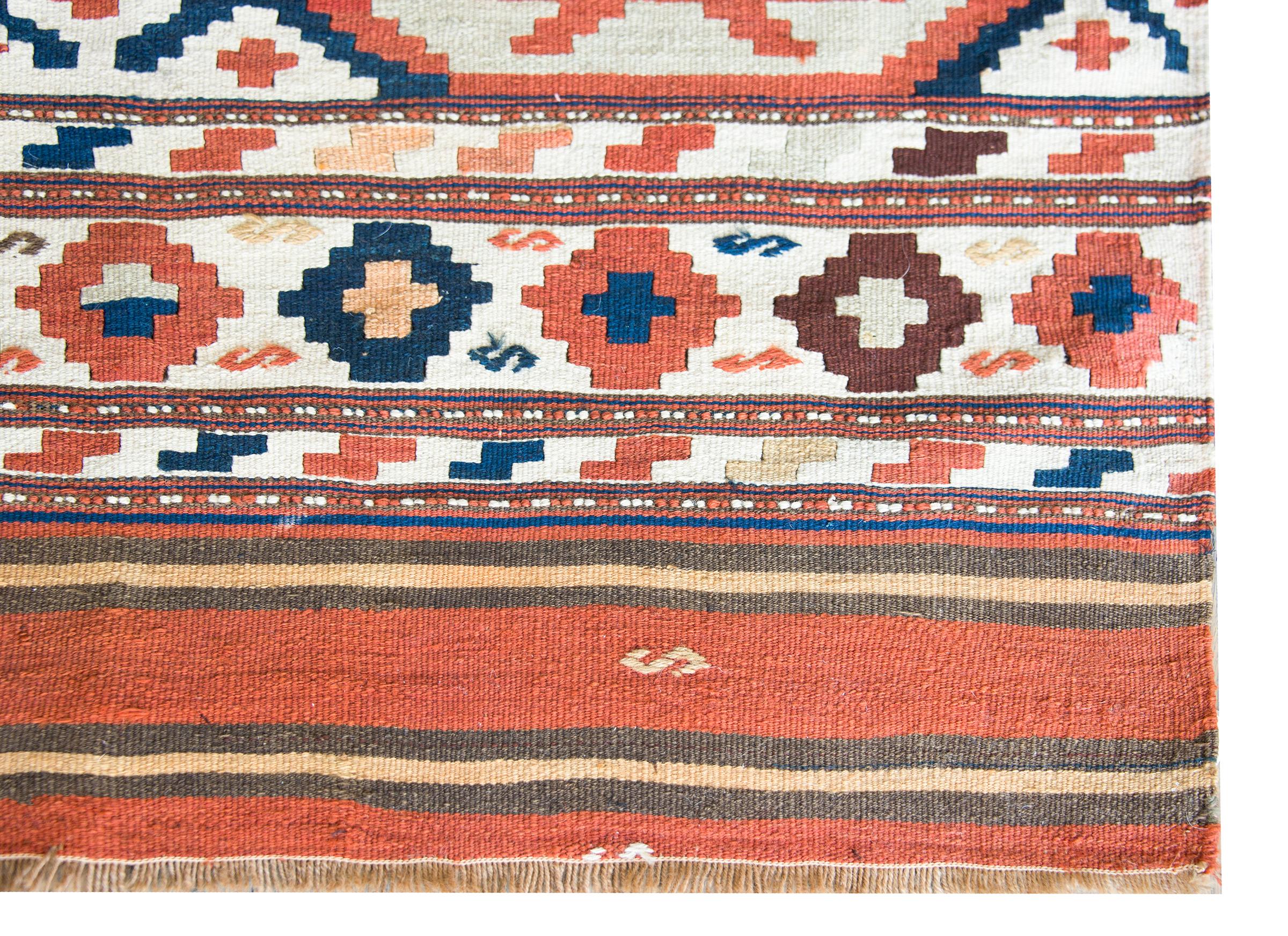 Persischer Azari-Kelim-Teppich aus dem frühen 20. Jahrhundert im Angebot 6