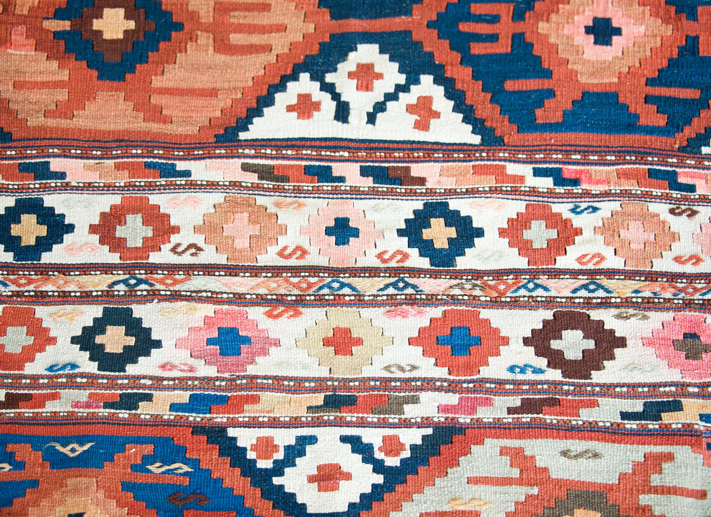 Persischer Azari-Kelim-Teppich aus dem frühen 20. Jahrhundert im Angebot 3