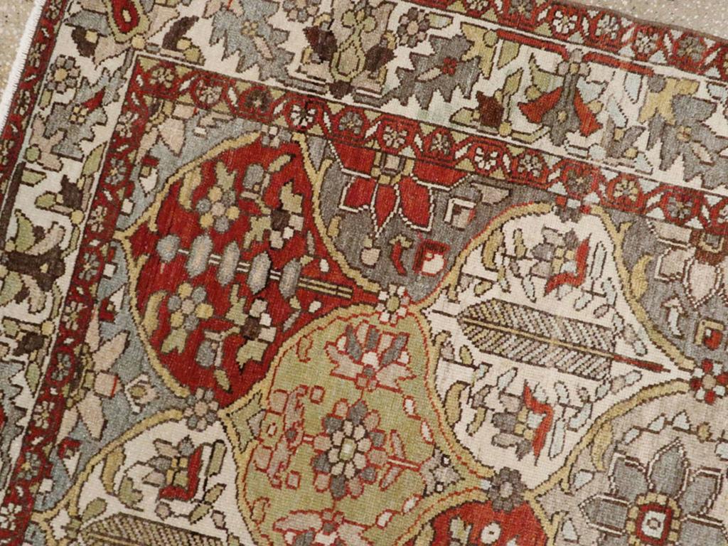 Perse Tapis d'appoint persan Bakhtiari du début du 20e siècle en vente