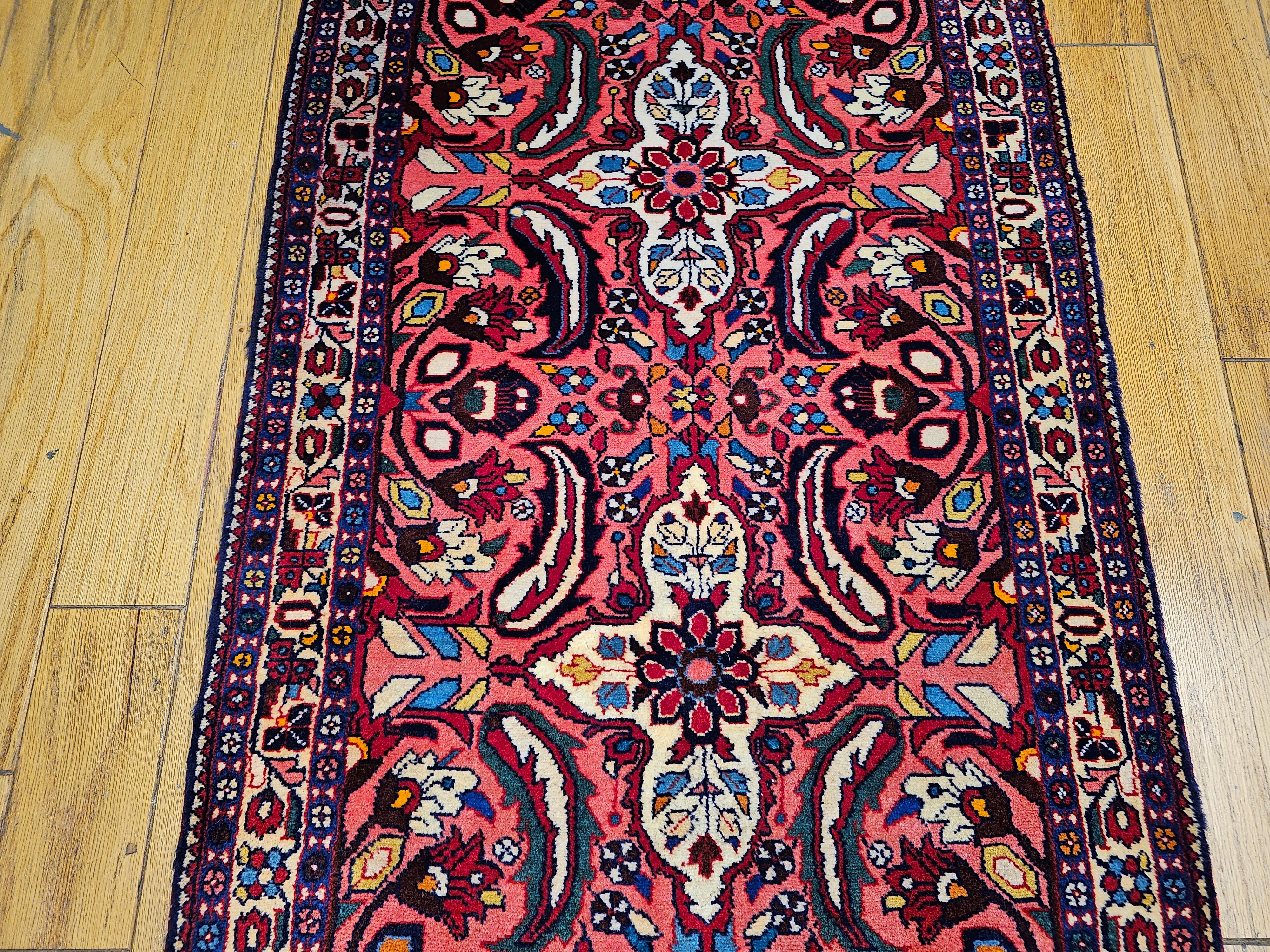 Alfombra Persa Bakhtiari de principios del siglo XX en Bueno estado para la venta en Barrington, IL
