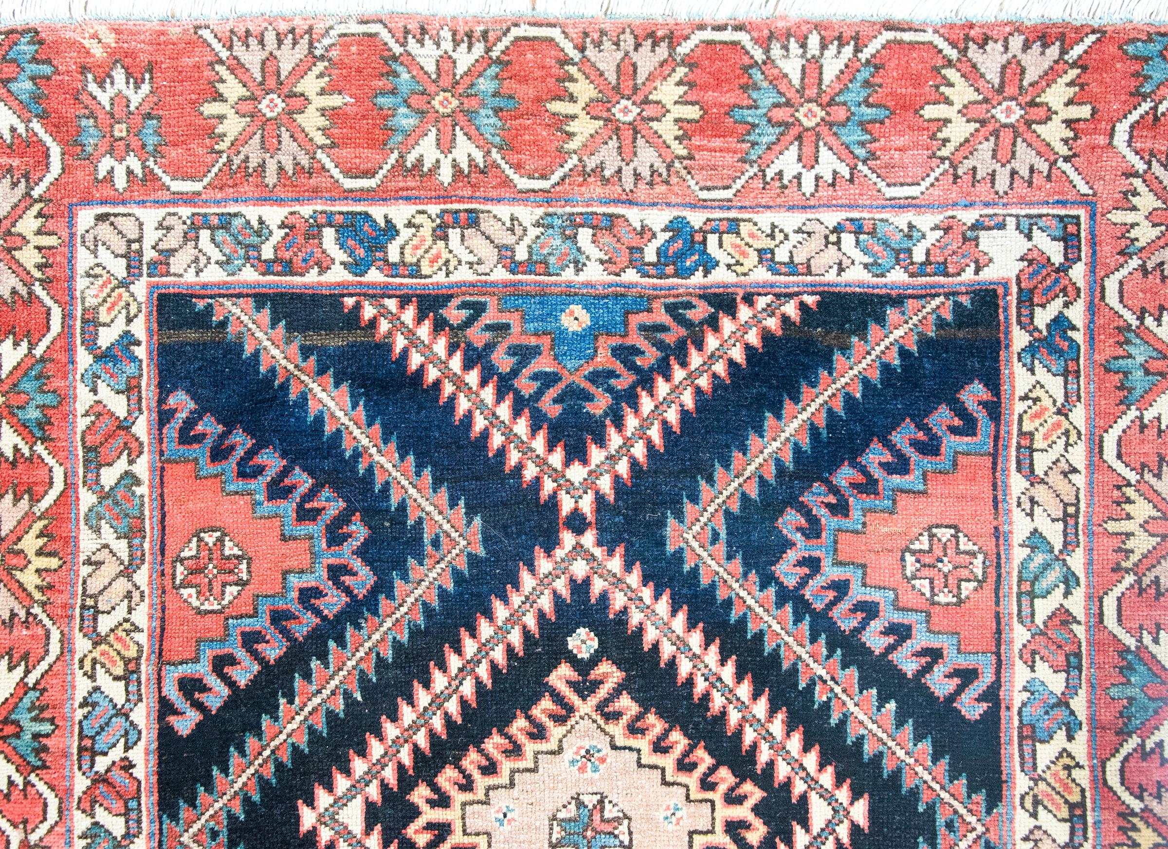 Tapis persan Bakhtiari du début du 20e siècle en vente 2