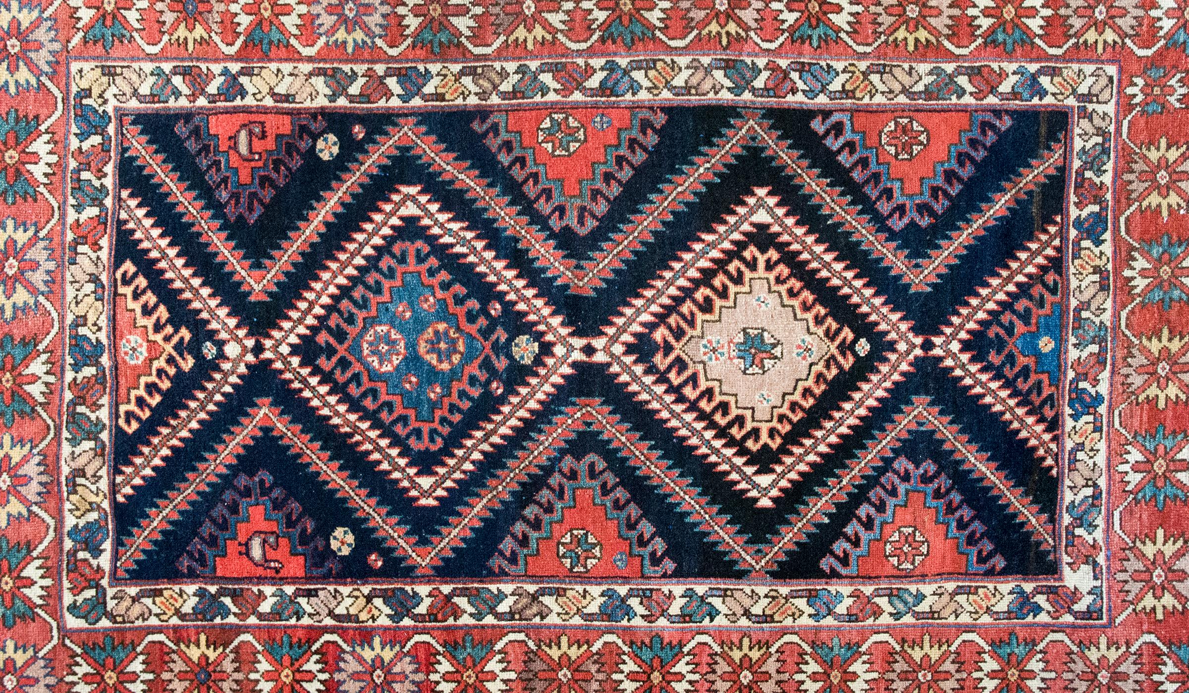 Tapis persan Bakhtiari du début du 20e siècle en vente 3