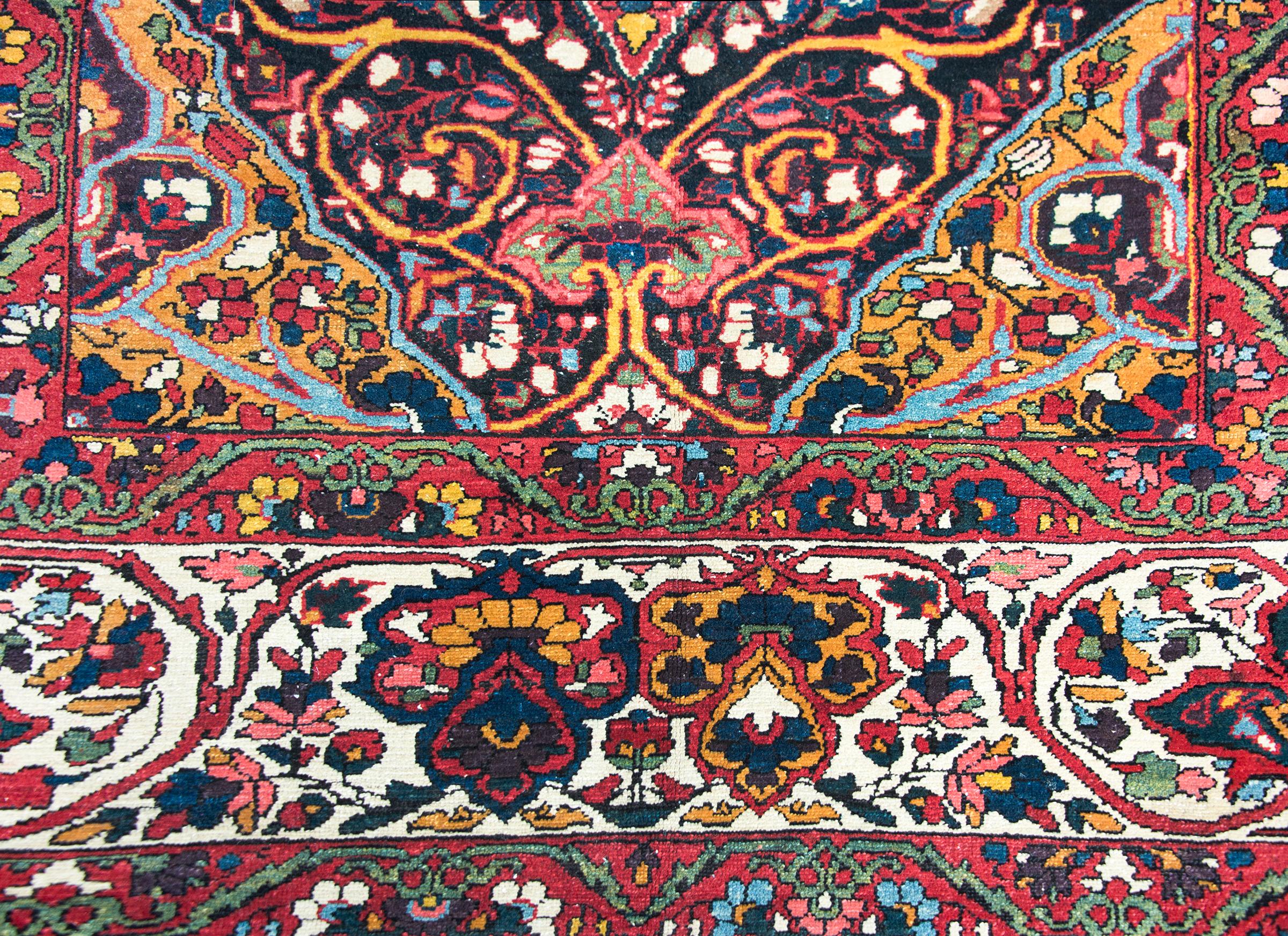 Early 20th Century Persian Bakhtiari Rug For Sale 6