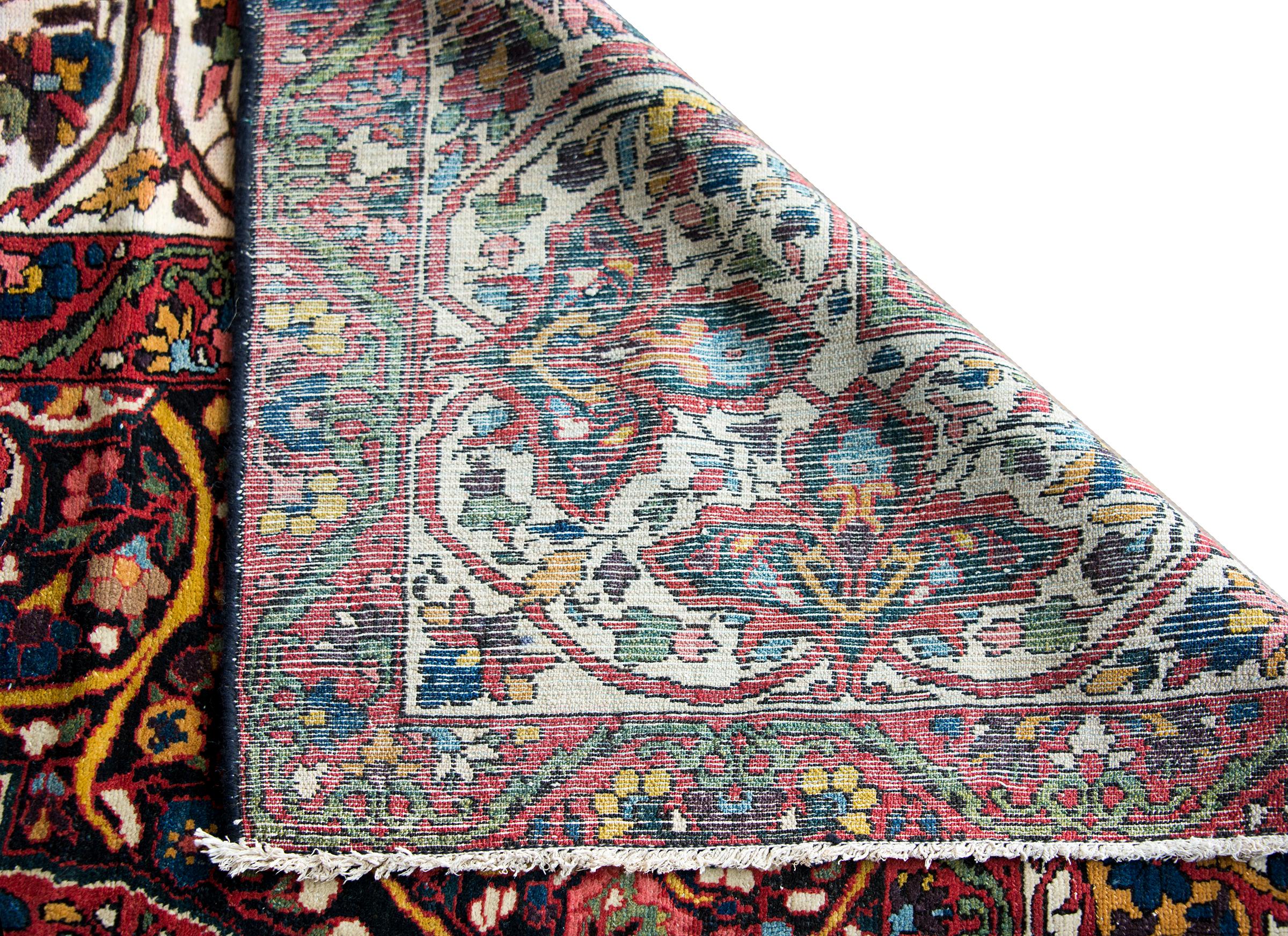 Early 20th Century Persian Bakhtiari Rug For Sale 8