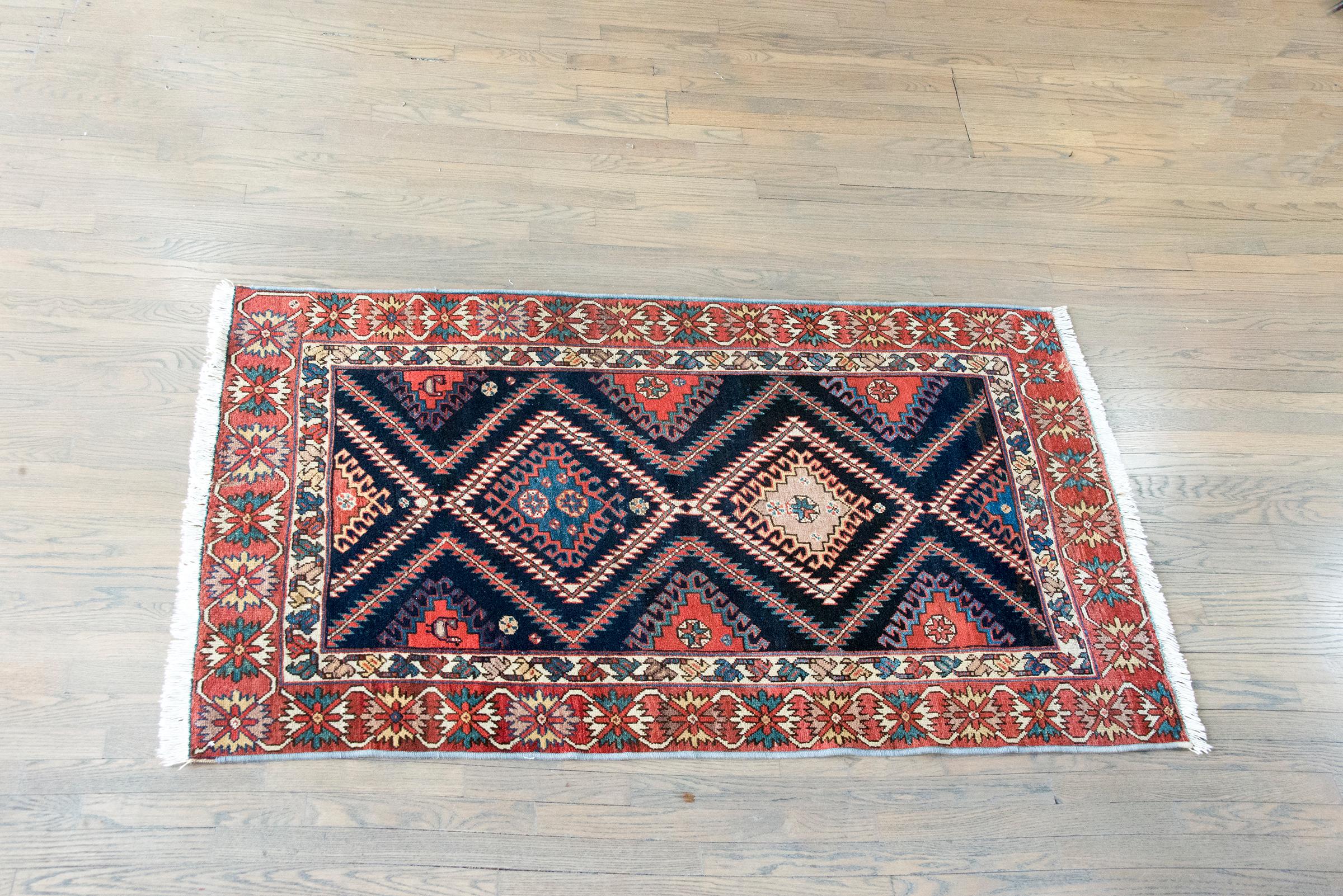 Tapis persan Bakhtiari du début du 20e siècle en vente 8