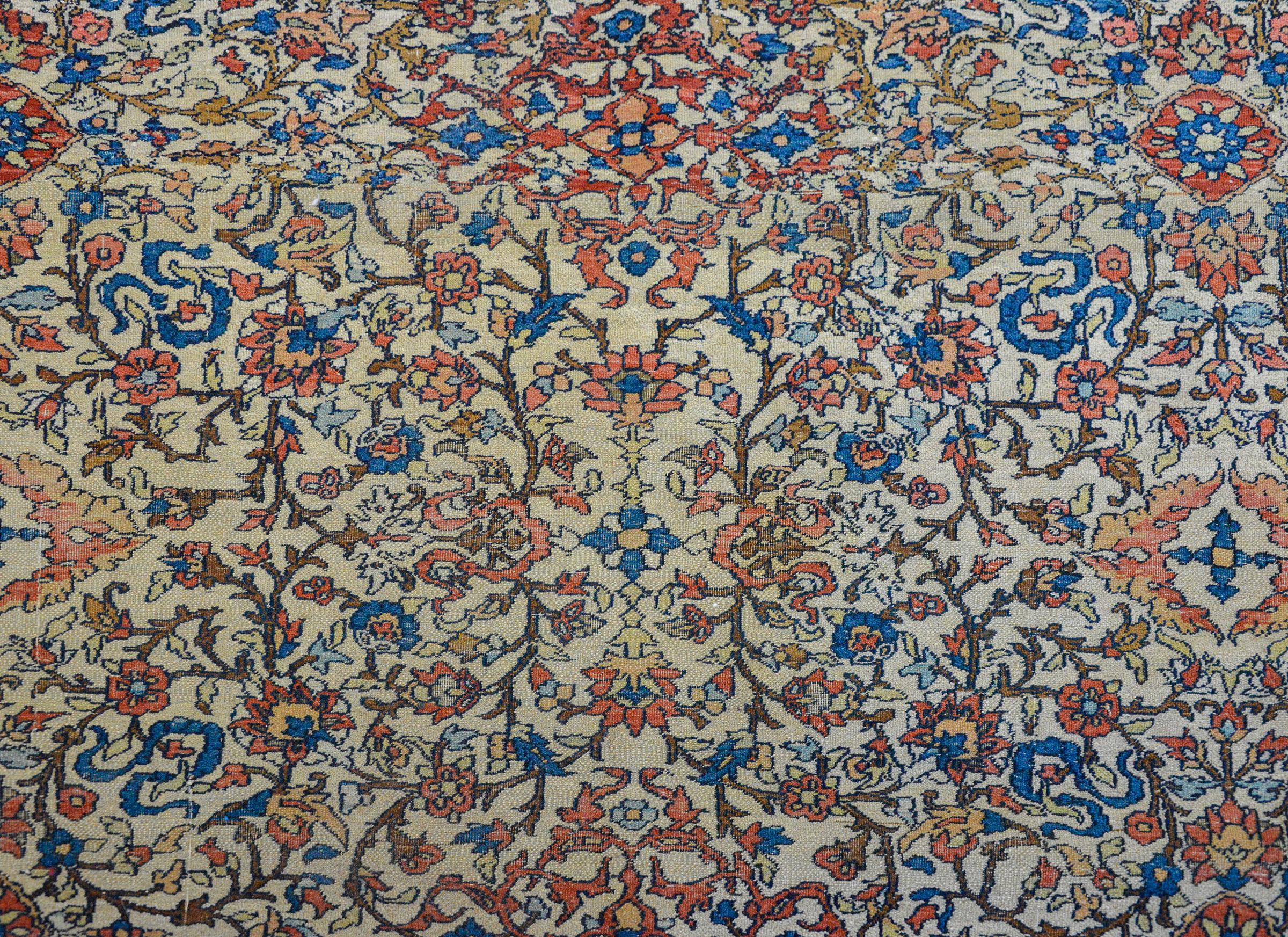 Early 20th Century Persian Bakhtiari Rug In Fair Condition For Sale In Chicago, IL