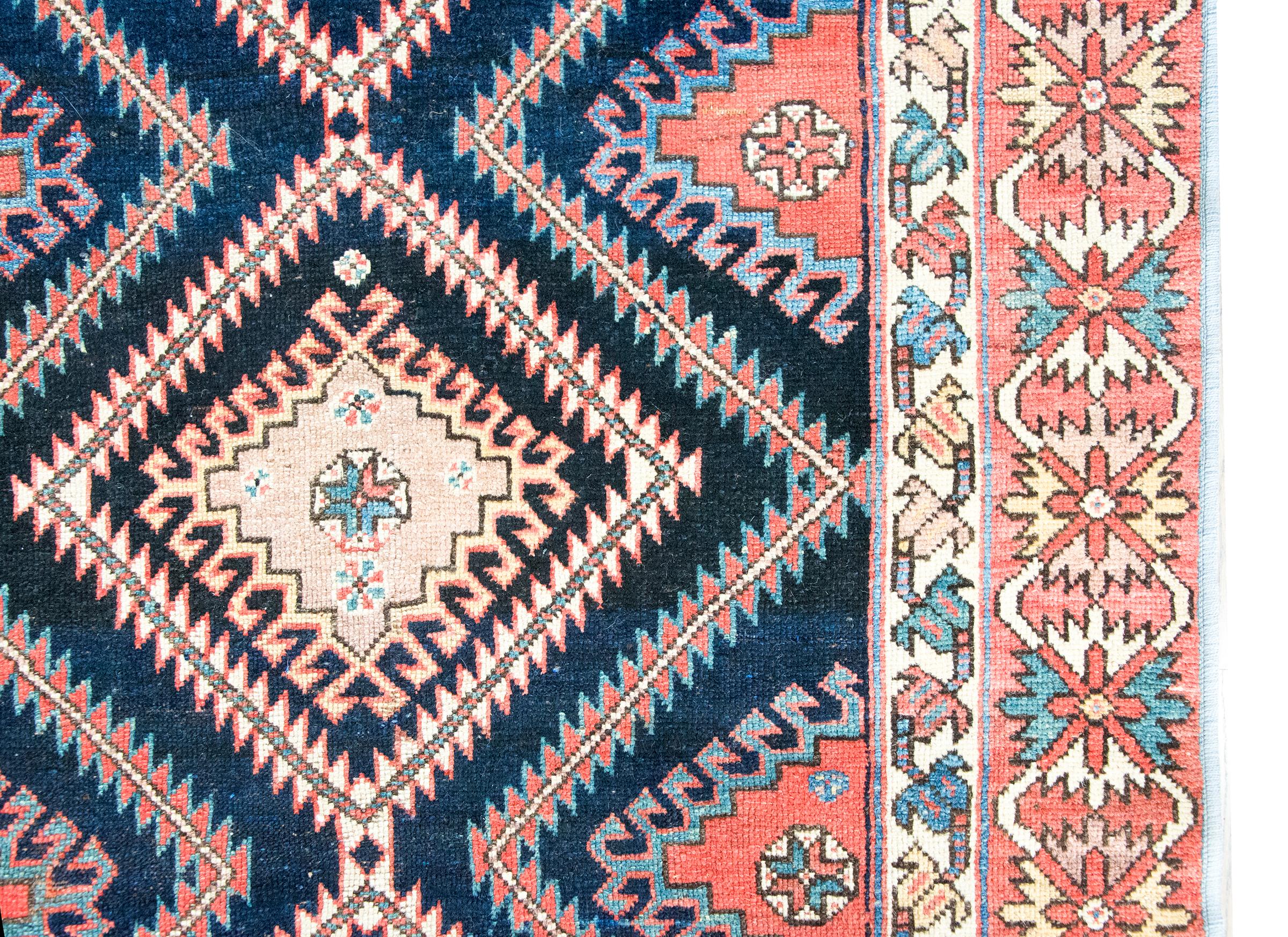 Noué à la main Tapis persan Bakhtiari du début du 20e siècle en vente
