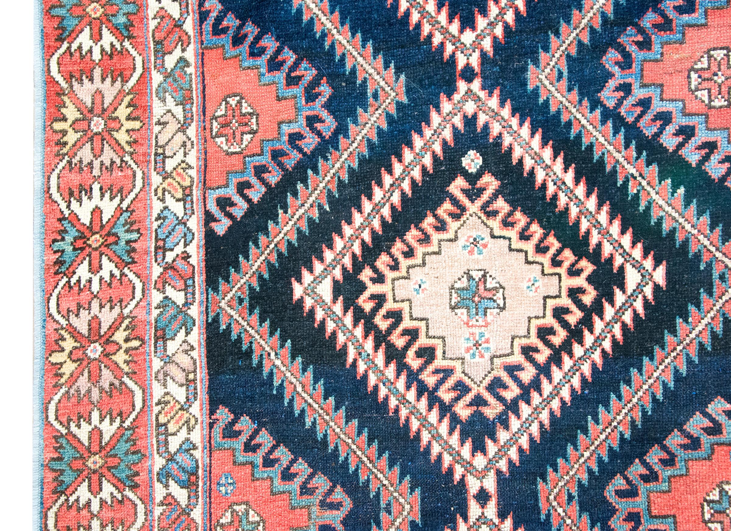 Tapis persan Bakhtiari du début du 20e siècle Bon état - En vente à Chicago, IL