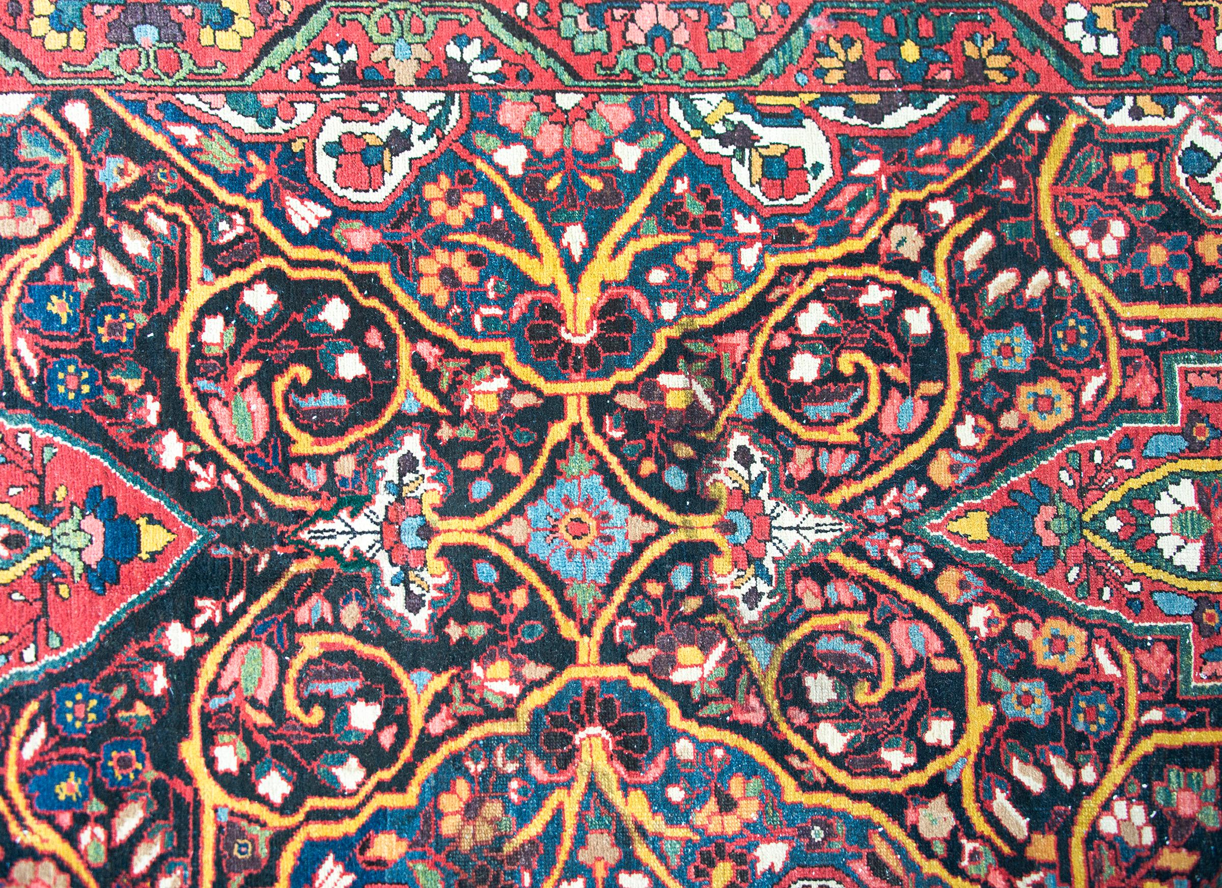 Early 20th Century Persian Bakhtiari Rug For Sale 1