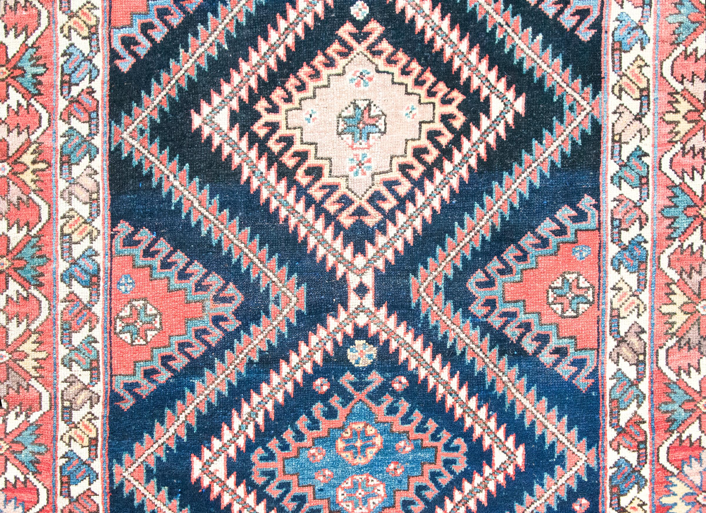 Tapis persan Bakhtiari du début du 20e siècle en vente 1