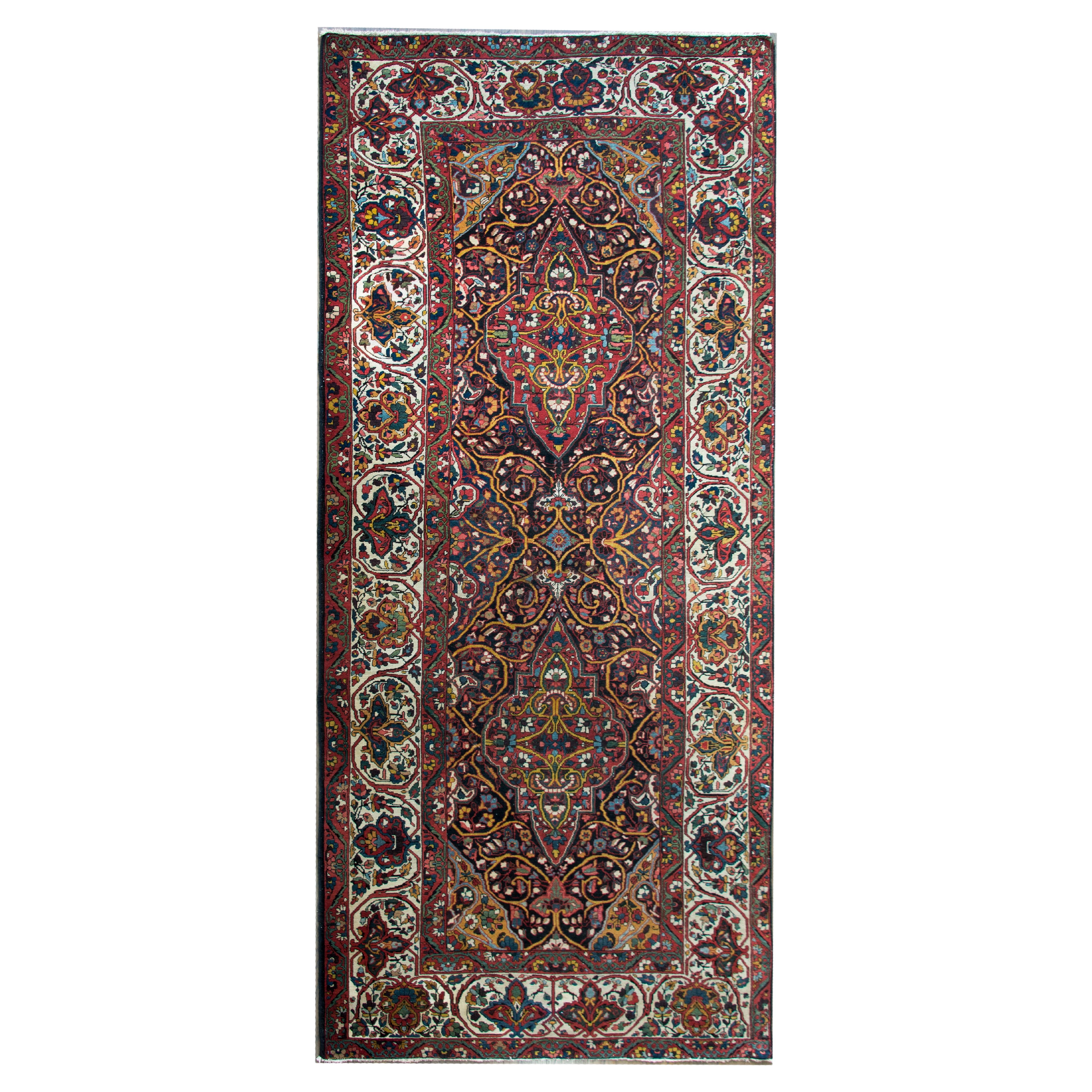 Early 20th Century Persian Bakhtiari Rug For Sale