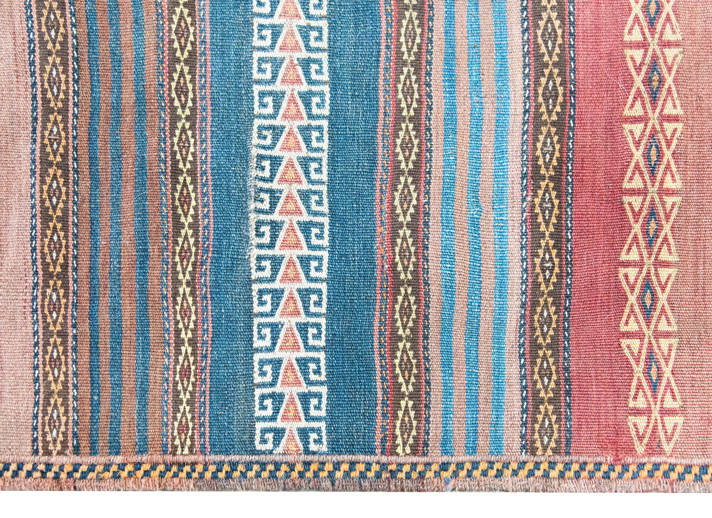 Tessuto a mano Kilim persiano Baluch dei primi del Novecento in vendita