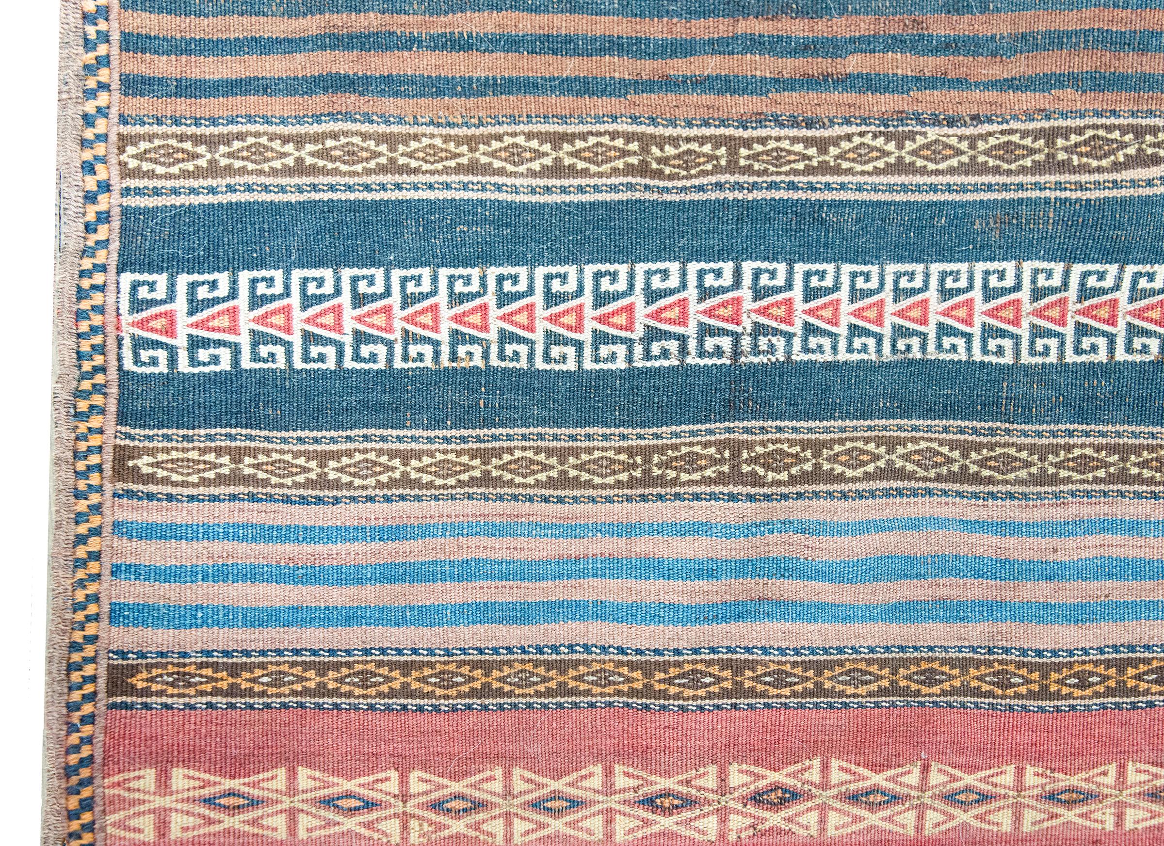Metà XX secolo Kilim persiano Baluch dei primi del Novecento in vendita