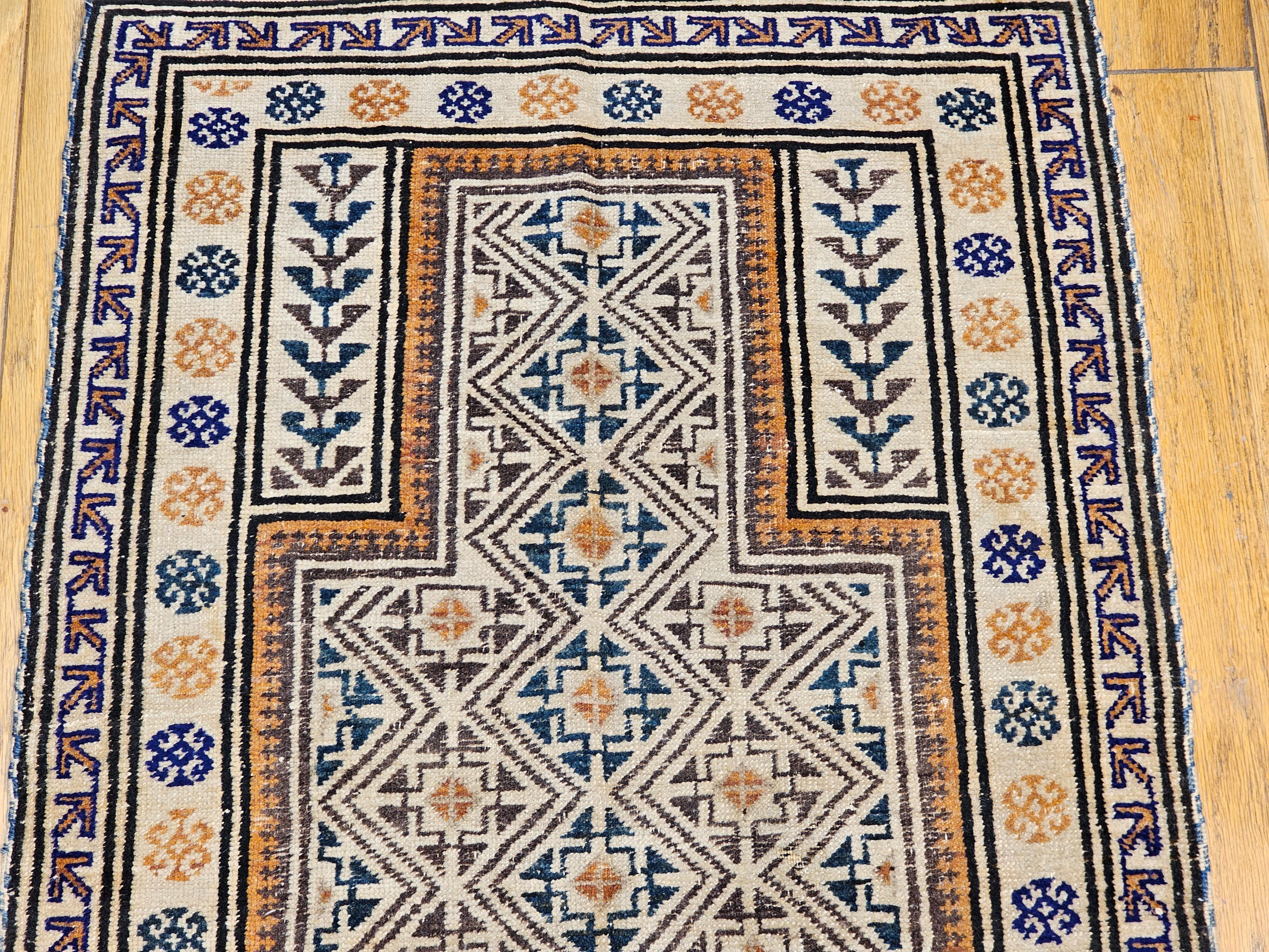 Early 20th Century Persian Baluch Prayer Rug Pattern in Ivory, Brown, Navy Blue In Good Condition For Sale In Barrington, IL
