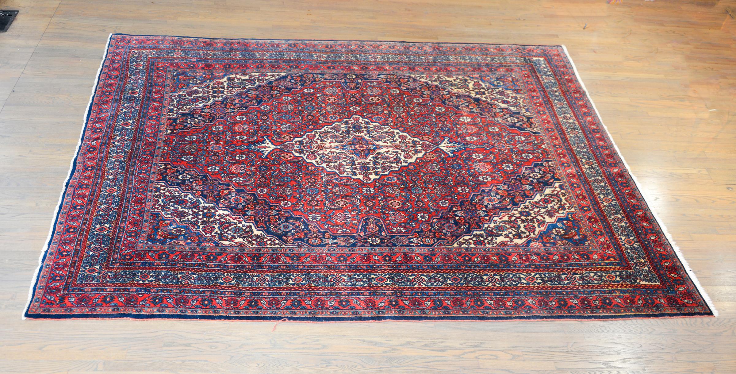 Early 20th Century Persian Bibikabad Rug For Sale 5