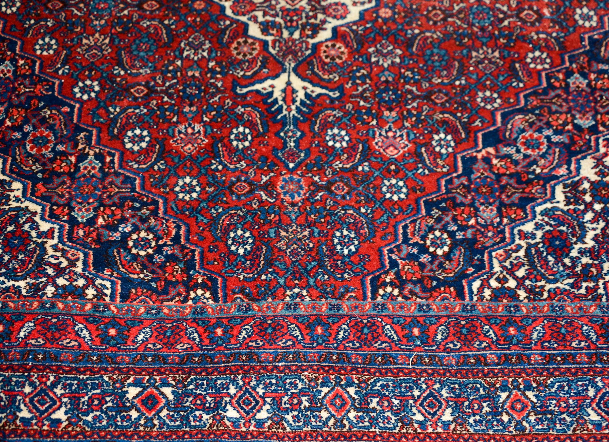 Early 20th Century Persian Bibikabad Rug For Sale 1