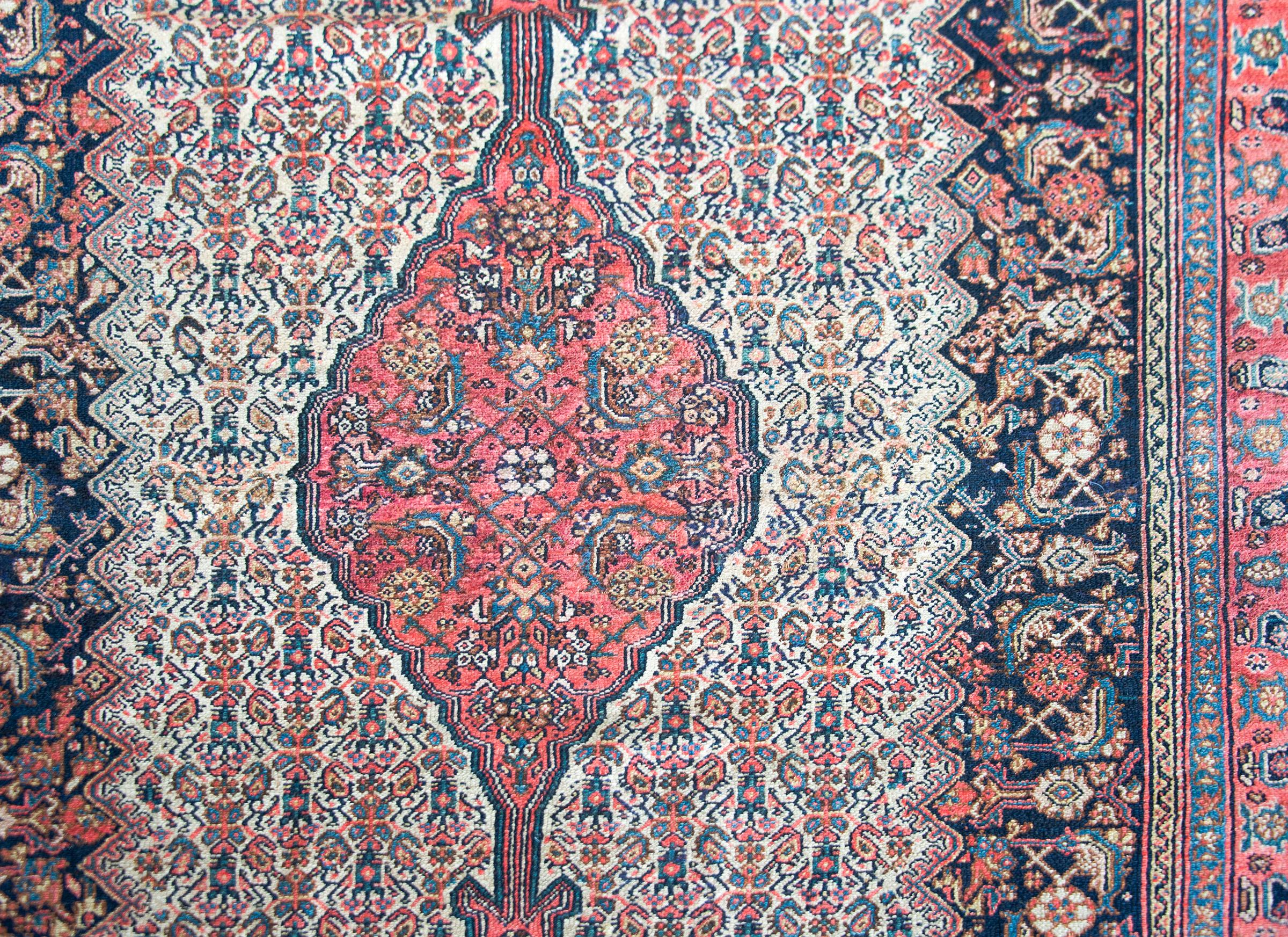 Early 20th Century Persian Bibikibad Rug For Sale 4