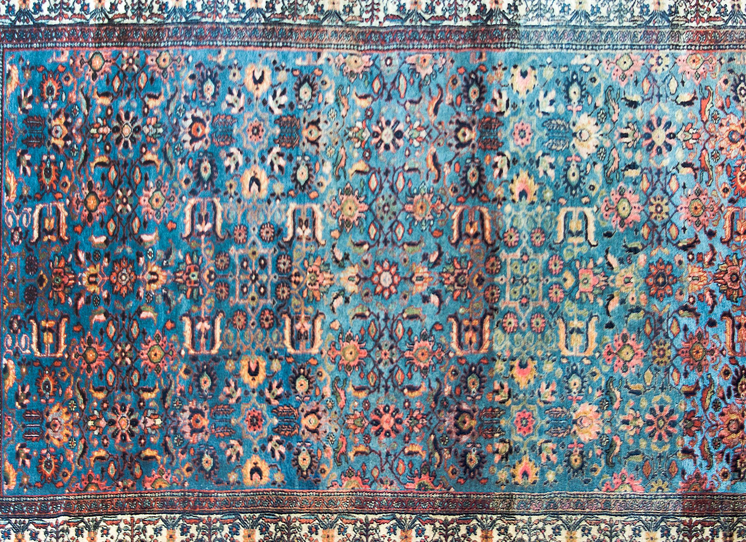 Early 20th Century Persian Bibikibad Rug For Sale 8
