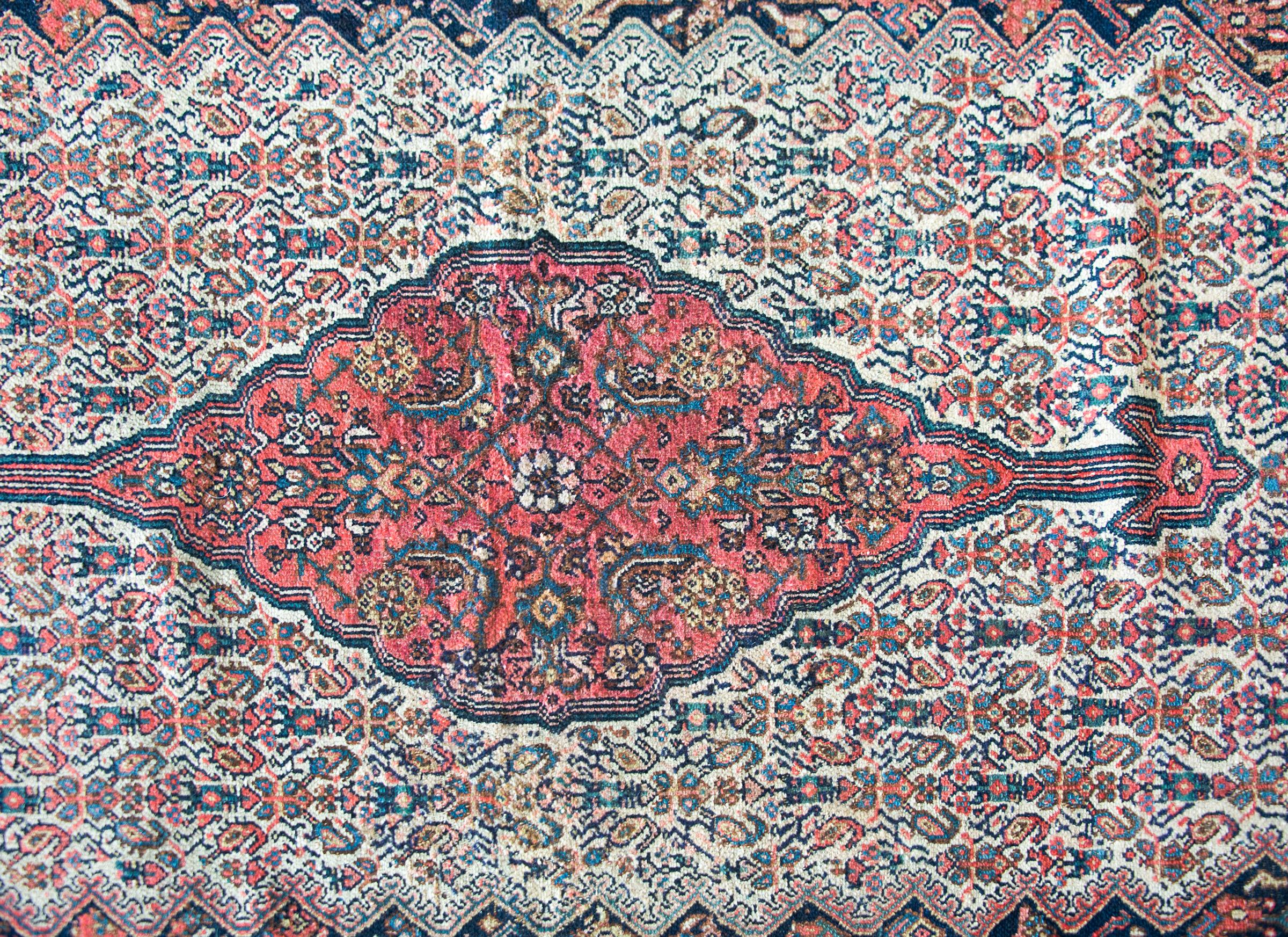 Early 20th Century Persian Bibikibad Rug For Sale 7