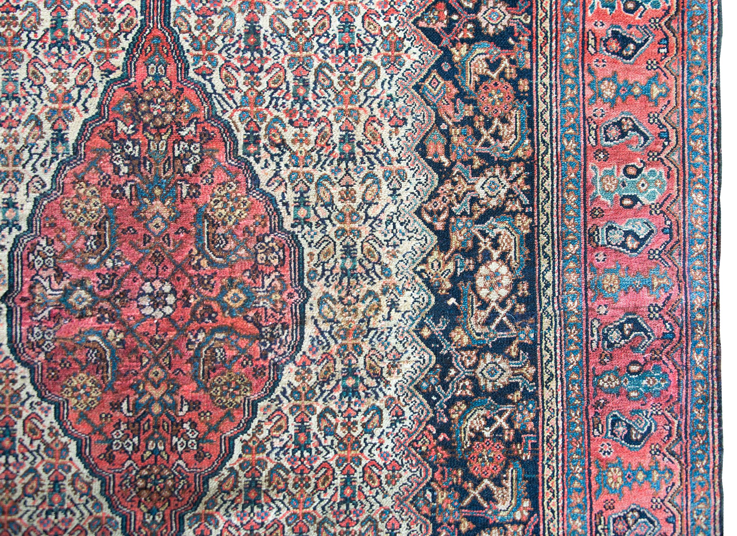 Early 20th Century Persian Bibikibad Rug In Good Condition For Sale In Chicago, IL