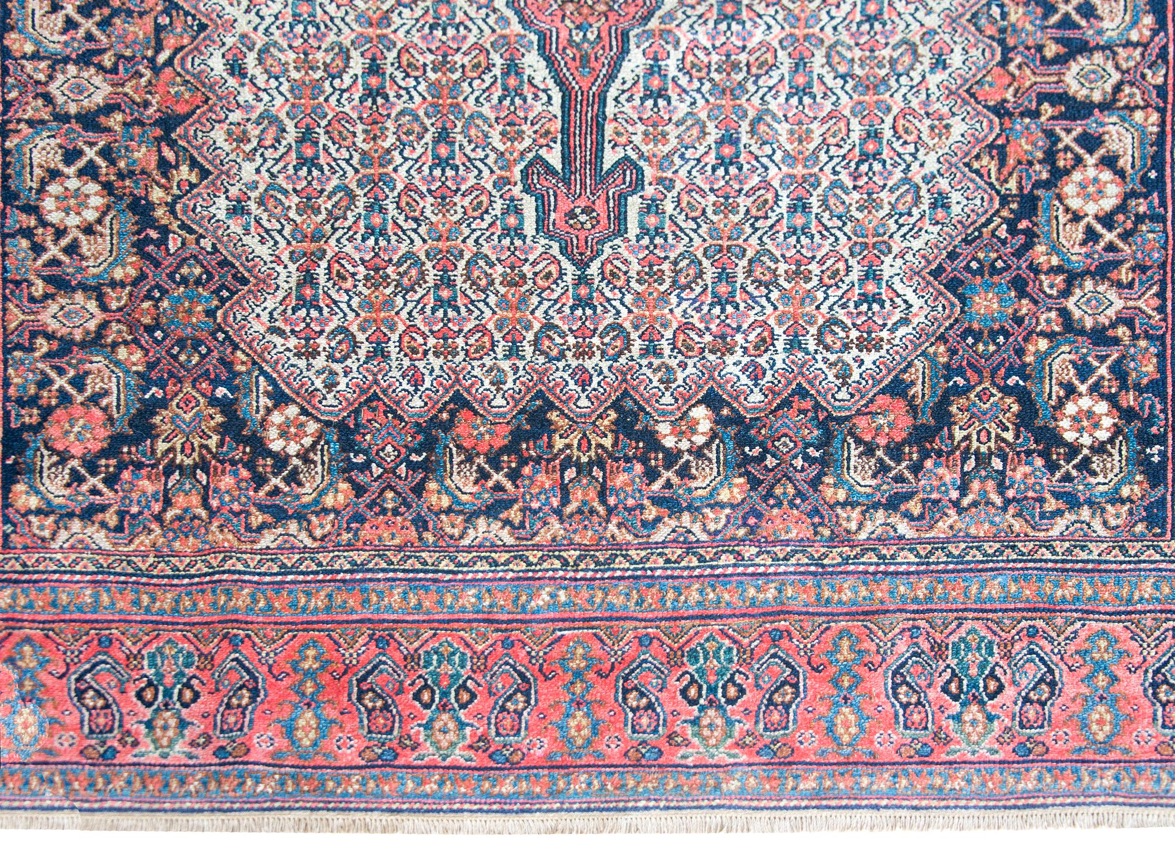 Early 20th Century Persian Bibikibad Rug For Sale 3