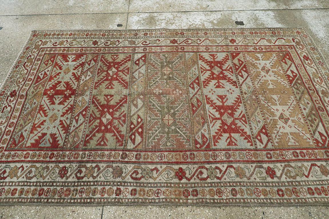 Noué à la main Tapis d'appoint persan Bidjar du début du 20e siècle en vente
