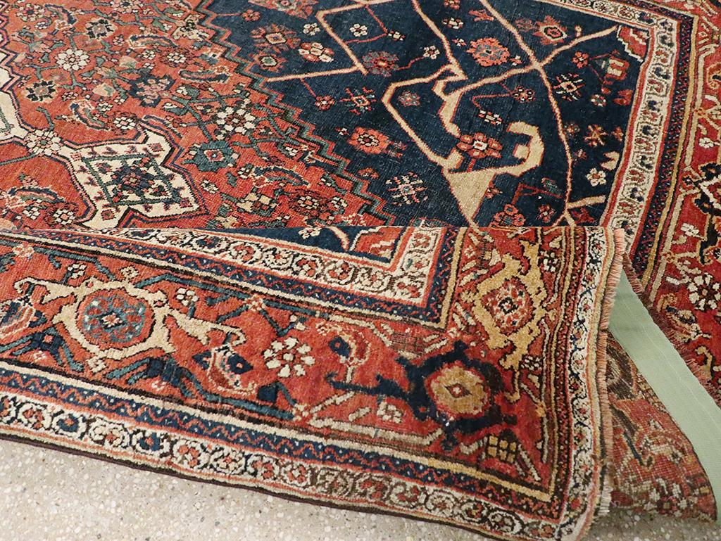 Persischer Bidjar-Akzentteppich aus dem frühen 20. (Wolle) im Angebot