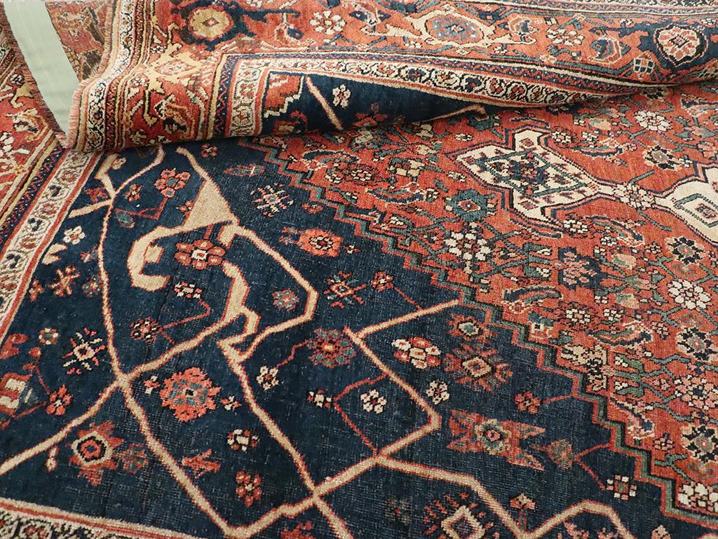 Persischer Bidjar-Akzentteppich aus dem frühen 20. im Angebot 1