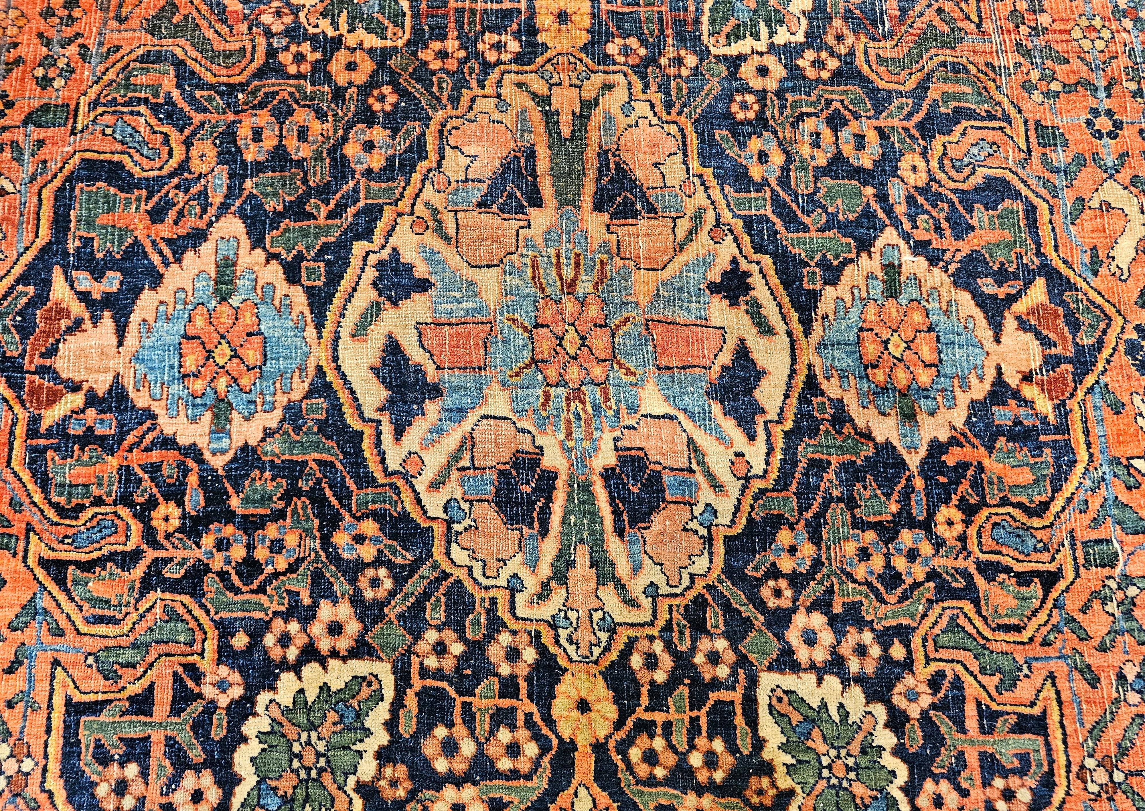 Persischer Bidjar des frühen 20. Jahrhunderts in Rot, Französisch Blau, Elfenbein, Gelb, Marineblau im Angebot 4