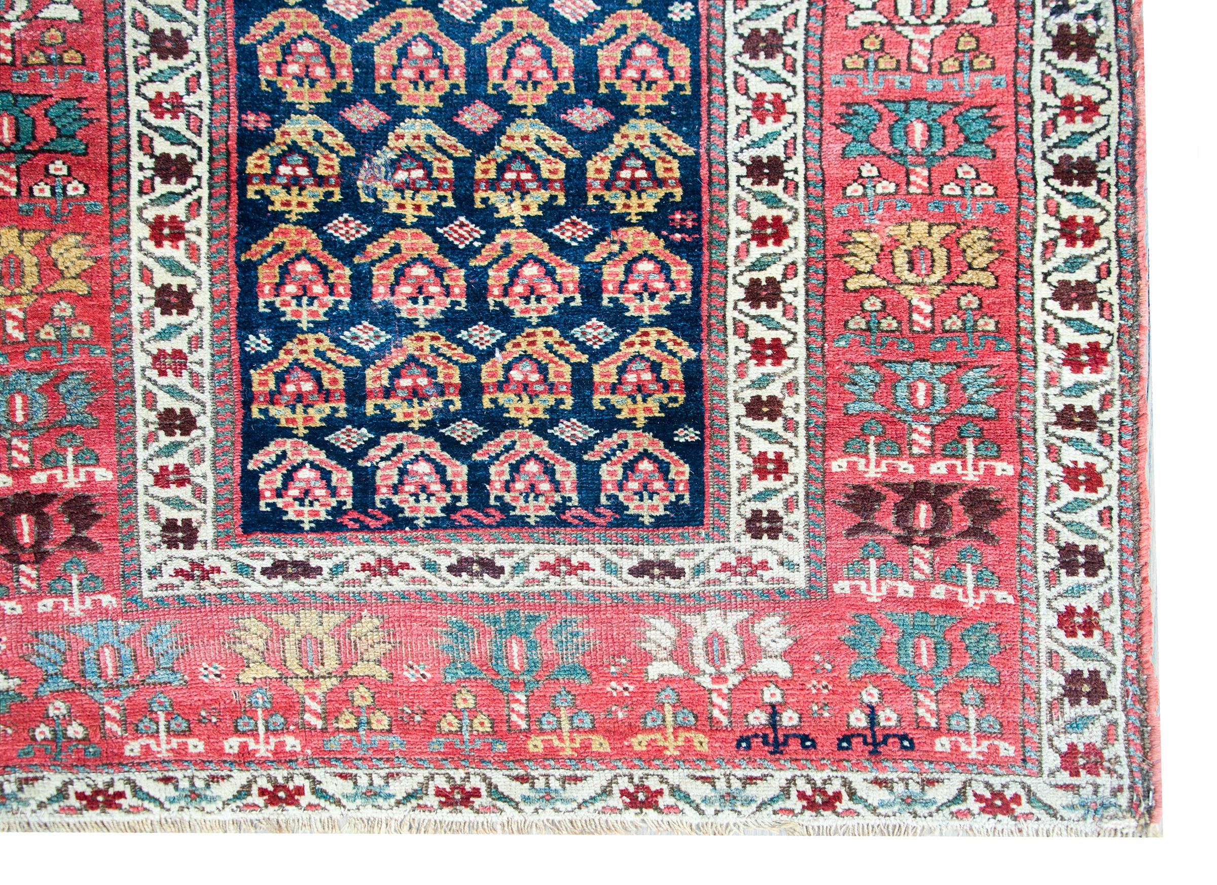 Early 20th Century Persian Bidjar Rug For Sale 4